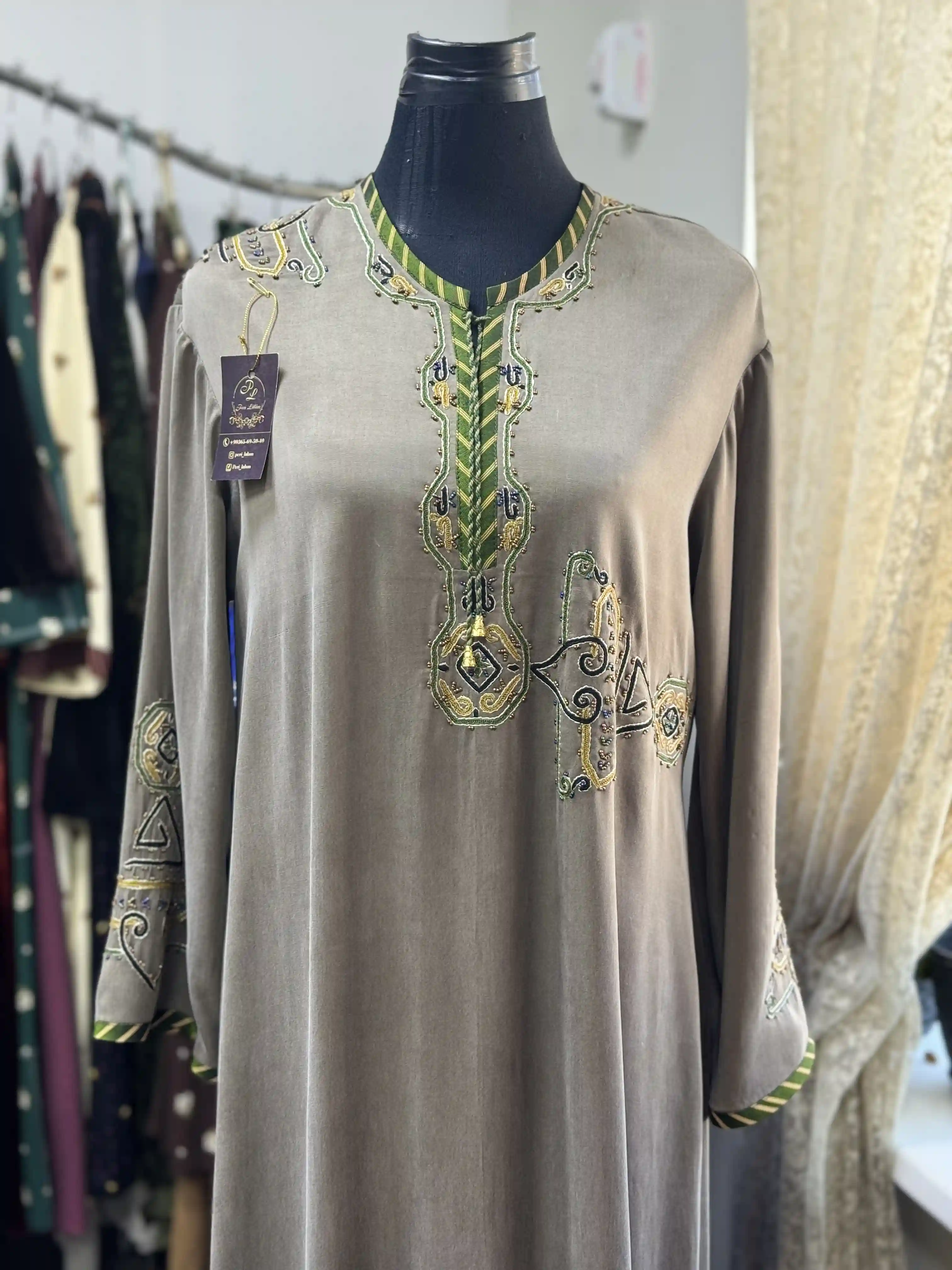 Türkmen fasonlar pombarh fasonlar Fasonlar 2025 fasonlar fason moda modalar Bezen bezen Türkmen fasonlar 2026 Türkmen fasonlar 2025 Türkmen fasonlar 2024 Türkmen fasonlar 2023 turkmenistan türkmenistan turkmen türkmen ashgabat  asgabat aşgabat balkan mary lebap dashoguz dasoguz daşoguz pombarh ponbarhat gulyupek gülýüpek stapel ştapel Gralan Çüýdeşen Abaýa Gadymy Krep Gurultaý 	Keteni Ýüpek Şifon Gipýur Lyon Welwet Atlas Kaşemir Streýç Suzana Ştapel Gülýüpek Pombarh Ýupka Gursakça Aksesuarlar Palto Penjek Okuw eşik Fata Sport eşik Uniforma Nakidka Öýme Şarf kompýuter ýaka ýaglyk Arenda köýnek 2nji el köýnek Taýyn köýnek Matalar Milli lybas milli lybaslar Toý köýnek Toý köýnekler toy koynek toy koynekler gundelik koynekler Gündelik	 
 köýnekler fata koynek Modern taze fason Eskiz koynektm turkmenkoynek türkmenkoynek fason moda moda fasonlar Iş eşik el iş	sada	ýakaly ýakasyz	keşdeli biserli	ýeňli giň nagyşly ýüregi açyk stoýka ýaka ýanly kombinasiýa 	zerli üsti aşak guşakly seçekli gysga ýeňli Lyon, Gülýüpek Toý köýnek el iş, keşdeli, ýakaly  Çal