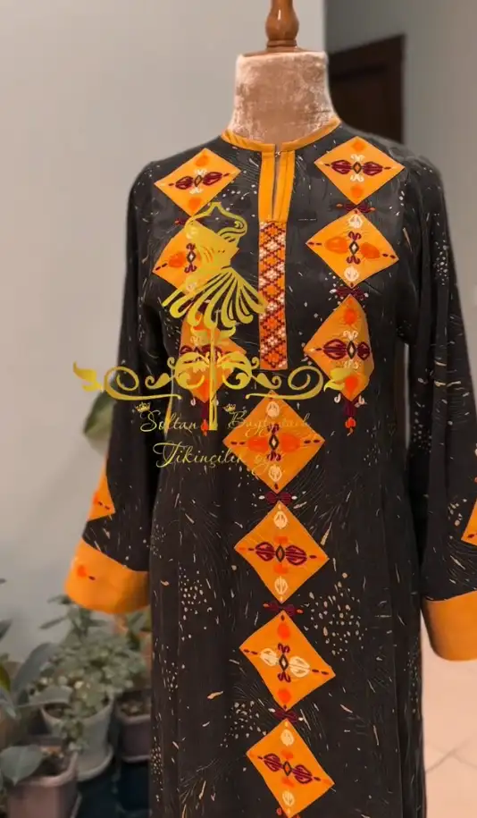 Türkmen fasonlar pombarh fasonlar Fasonlar 2025 fasonlar fason moda modalar Bezen bezen Türkmen fasonlar 2026 Türkmen fasonlar 2025 Türkmen fasonlar 2024 Türkmen fasonlar 2023 turkmenistan türkmenistan turkmen türkmen ashgabat  asgabat aşgabat balkan mary lebap dashoguz dasoguz daşoguz pombarh ponbarhat gulyupek gülýüpek stapel ştapel Gralan Çüýdeşen Abaýa Gadymy Krep Gurultaý 	Keteni Ýüpek Şifon Gipýur Lyon Welwet Atlas Kaşemir Streýç Suzana Ştapel Gülýüpek Pombarh Ýupka Gursakça Aksesuarlar Palto Penjek Okuw eşik Fata Sport eşik Uniforma Nakidka Öýme Şarf kompýuter ýaka ýaglyk Arenda köýnek 2nji el köýnek Taýyn köýnek Matalar Milli lybas milli lybaslar Toý köýnek Toý köýnekler toy koynek toy koynekler gundelik koynekler Gündelik	 
 köýnekler fata koynek Modern taze fason Eskiz koynektm turkmenkoynek türkmenkoynek fason moda moda fasonlar Iş eşik el iş	sada	ýakaly ýakasyz	keşdeli biserli	ýeňli giň nagyşly ýüregi açyk stoýka ýaka ýanly kombinasiýa 	zerli üsti aşak guşakly seçekli gysga ýeňli Gülýüpek Milli lybas el iş, keşdeli, ýakaly, ýeňli, giň, nagyşly 17-25, 26-35 Goýy-goňur yaz, tomus, guyz