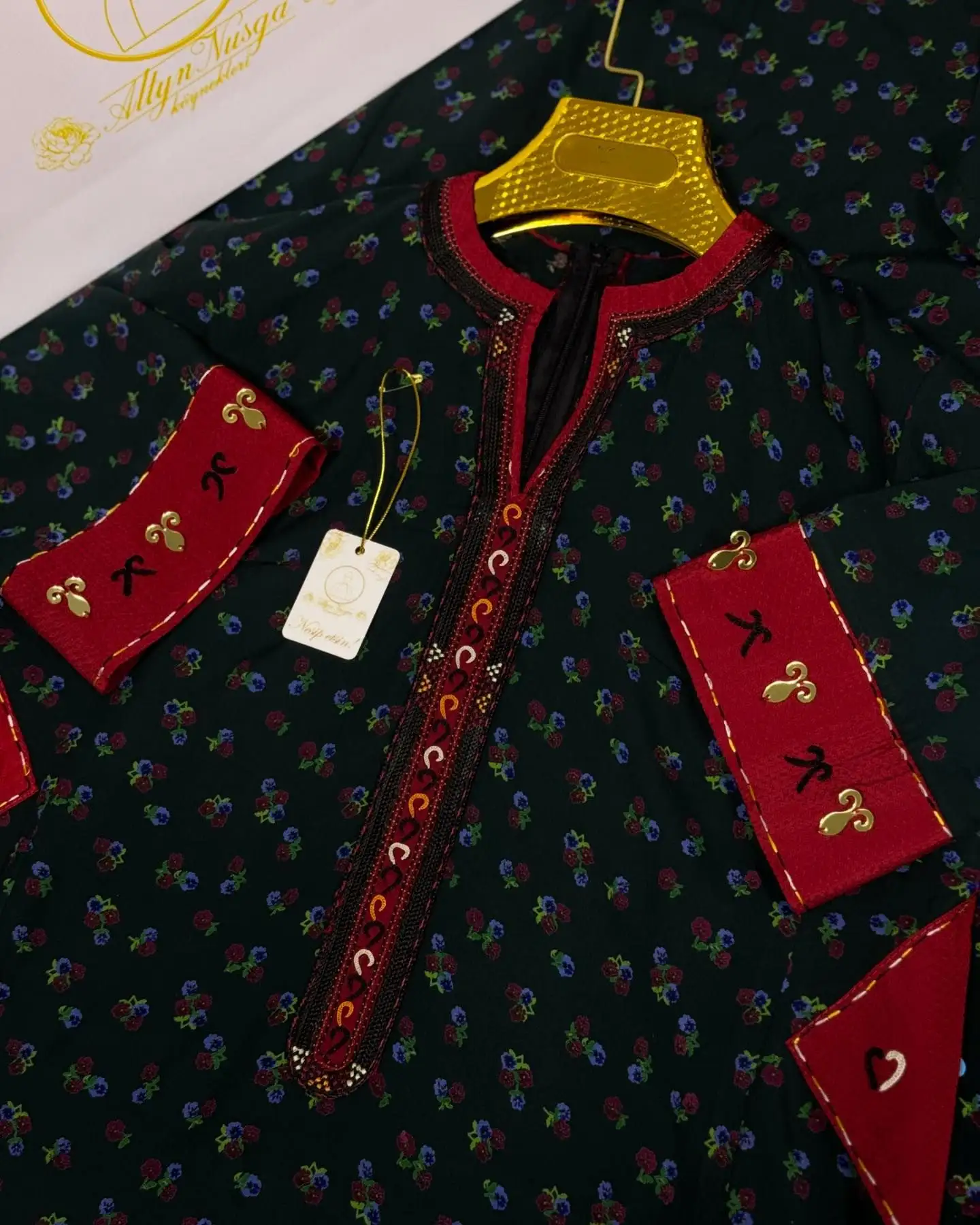 Türkmen fasonlar pombarh fasonlar Fasonlar 2025 fasonlar fason moda modalar Bezen bezen Türkmen fasonlar 2026 Türkmen fasonlar 2025 Türkmen fasonlar 2024 Türkmen fasonlar 2023 turkmenistan türkmenistan turkmen türkmen ashgabat  asgabat aşgabat balkan mary lebap dashoguz dasoguz daşoguz pombarh ponbarhat gulyupek gülýüpek stapel ştapel Gralan Çüýdeşen Abaýa Gadymy Krep Gurultaý 	Keteni Ýüpek Şifon Gipýur Lyon Welwet Atlas Kaşemir Streýç Suzana Ştapel Gülýüpek Pombarh Ýupka Gursakça Aksesuarlar Palto Penjek Okuw eşik Fata Sport eşik Uniforma Nakidka Öýme Şarf kompýuter ýaka ýaglyk Arenda köýnek 2nji el köýnek Taýyn köýnek Matalar Milli lybas milli lybaslar Toý köýnek Toý köýnekler toy koynek toy koynekler gundelik koynekler Gündelik	 
 köýnekler fata koynek Modern taze fason Eskiz koynektm turkmenkoynek türkmenkoynek fason moda moda fasonlar Iş eşik el iş	sada	ýakaly ýakasyz	keşdeli biserli	ýeňli giň nagyşly ýüregi açyk stoýka ýaka ýanly kombinasiýa 	zerli üsti aşak guşakly seçekli gysga ýeňli Ştapel  keşdeli, sada, ýakaly, ýüregi açyk  Gara