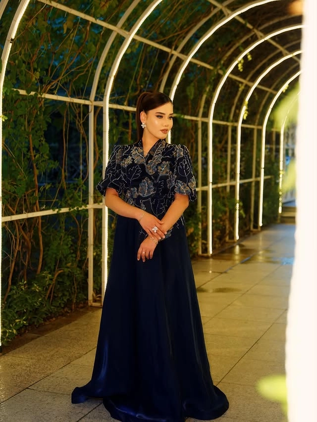 Türkmen fasonlar pombarh fasonlar Fasonlar 2025 fasonlar fason moda modalar Bezen bezen Türkmen fasonlar 2026 Türkmen fasonlar 2025 Türkmen fasonlar 2024 Türkmen fasonlar 2023 turkmenistan türkmenistan turkmen türkmen ashgabat  asgabat aşgabat balkan mary lebap dashoguz dasoguz daşoguz pombarh ponbarhat gulyupek gülýüpek stapel ştapel Gralan Çüýdeşen Abaýa Gadymy Krep Gurultaý 	Keteni Ýüpek Şifon Gipýur Lyon Welwet Atlas Kaşemir Streýç Suzana Ştapel Gülýüpek Pombarh Ýupka Gursakça Aksesuarlar Palto Penjek Okuw eşik Fata Sport eşik Uniforma Nakidka Öýme Şarf kompýuter ýaka ýaglyk Arenda köýnek 2nji el köýnek Taýyn köýnek Matalar Milli lybas milli lybaslar Toý köýnek Toý köýnekler toy koynek toy koynekler gundelik koynekler Gündelik	 
 köýnekler fata koynek Modern taze fason Eskiz koynektm turkmenkoynek türkmenkoynek fason moda moda fasonlar Iş eşik el iş	sada	ýakaly ýakasyz	keşdeli biserli	ýeňli giň nagyşly ýüregi açyk stoýka ýaka ýanly kombinasiýa 	zerli üsti aşak guşakly seçekli gysga ýeňli Panbarhat (Pombarh) Toý köýnek el iş, ýakasyz, gysga ýeňli, giň, üsti aşak, gaş 17-25, 26-35 Goýy-gök yaz, tomus, guyz