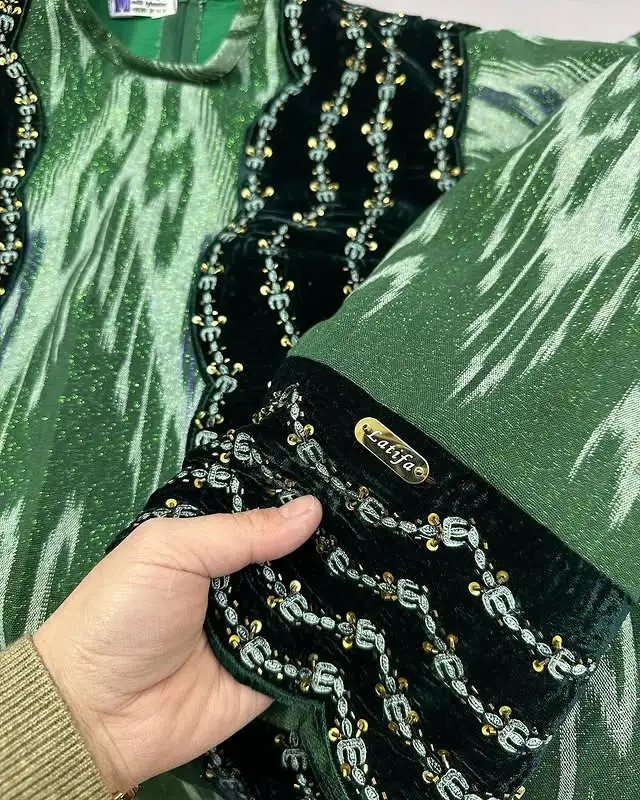 Türkmen fasonlar pombarh fasonlar Fasonlar 2025 fasonlar fason moda modalar Bezen bezen Türkmen fasonlar 2026 Türkmen fasonlar 2025 Türkmen fasonlar 2024 Türkmen fasonlar 2023 turkmenistan türkmenistan turkmen türkmen ashgabat  asgabat aşgabat balkan mary lebap dashoguz dasoguz daşoguz pombarh ponbarhat gulyupek gülýüpek stapel ştapel Gralan Çüýdeşen Abaýa Gadymy Krep Gurultaý 	Keteni Ýüpek Şifon Gipýur Lyon Welwet Atlas Kaşemir Streýç Suzana Ştapel Gülýüpek Pombarh Ýupka Gursakça Aksesuarlar Palto Penjek Okuw eşik Fata Sport eşik Uniforma Nakidka Öýme Şarf kompýuter ýaka ýaglyk Arenda köýnek 2nji el köýnek Taýyn köýnek Matalar Milli lybas milli lybaslar Toý köýnek Toý köýnekler toy koynek toy koynekler gundelik koynekler Gündelik	 
 köýnekler fata koynek Modern taze fason Eskiz koynektm turkmenkoynek türkmenkoynek fason moda moda fasonlar Iş eşik el iş	sada	ýakaly ýakasyz	keşdeli biserli	ýeňli giň nagyşly ýüregi açyk stoýka ýaka ýanly kombinasiýa 	zerli üsti aşak guşakly seçekli gysga ýeňli Panbarhat (Pombarh), Tulky Toý köýnek el iş, ýakasyz, gysga ýeňli, giň 26-35 Ýaşyl, Goýy-ýaşyl yaz, tomus, guyz