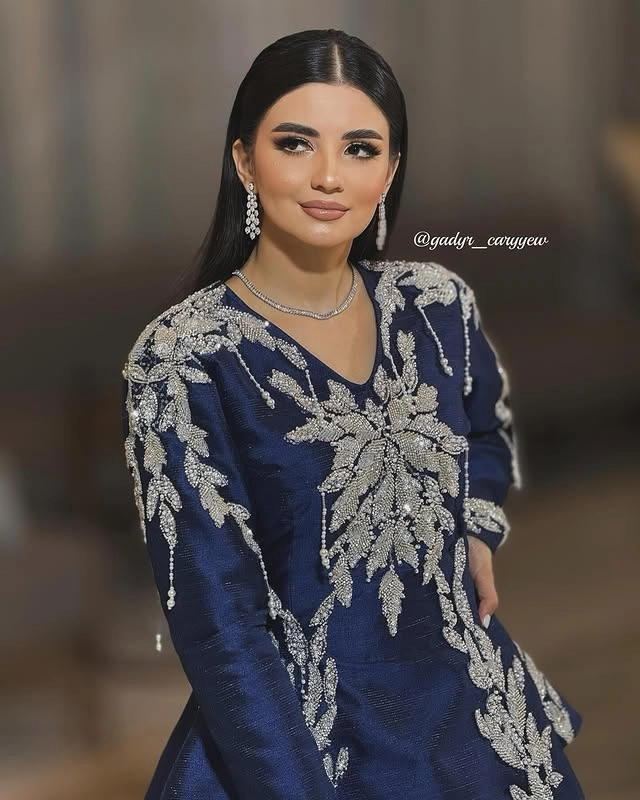 Türkmen fasonlar pombarh fasonlar Fasonlar 2025 fasonlar fason moda modalar Bezen bezen Türkmen fasonlar 2026 Türkmen fasonlar 2025 Türkmen fasonlar 2024 Türkmen fasonlar 2023 turkmenistan türkmenistan turkmen türkmen ashgabat  asgabat aşgabat balkan mary lebap dashoguz dasoguz daşoguz pombarh ponbarhat gulyupek gülýüpek stapel ştapel Gralan Çüýdeşen Abaýa Gadymy Krep Gurultaý 	Keteni Ýüpek Şifon Gipýur Lyon Welwet Atlas Kaşemir Streýç Suzana Ştapel Gülýüpek Pombarh Ýupka Gursakça Aksesuarlar Palto Penjek Okuw eşik Fata Sport eşik Uniforma Nakidka Öýme Şarf kompýuter ýaka ýaglyk Arenda köýnek 2nji el köýnek Taýyn köýnek Matalar Milli lybas milli lybaslar Toý köýnek Toý köýnekler toy koynek toy koynekler gundelik koynekler Gündelik	 
 köýnekler fata koynek Modern taze fason Eskiz koynektm turkmenkoynek türkmenkoynek fason moda moda fasonlar Iş eşik el iş	sada	ýakaly ýakasyz	keşdeli biserli	ýeňli giň nagyşly ýüregi açyk stoýka ýaka ýanly kombinasiýa 	zerli üsti aşak guşakly seçekli gysga ýeňli Şifon, Ýüpek, Şantu Modern el iş, ýakasyz, biserli, ýeňli, giň, üsti aşak 17-25, 26-35 Ak, Goýy-gök guyz