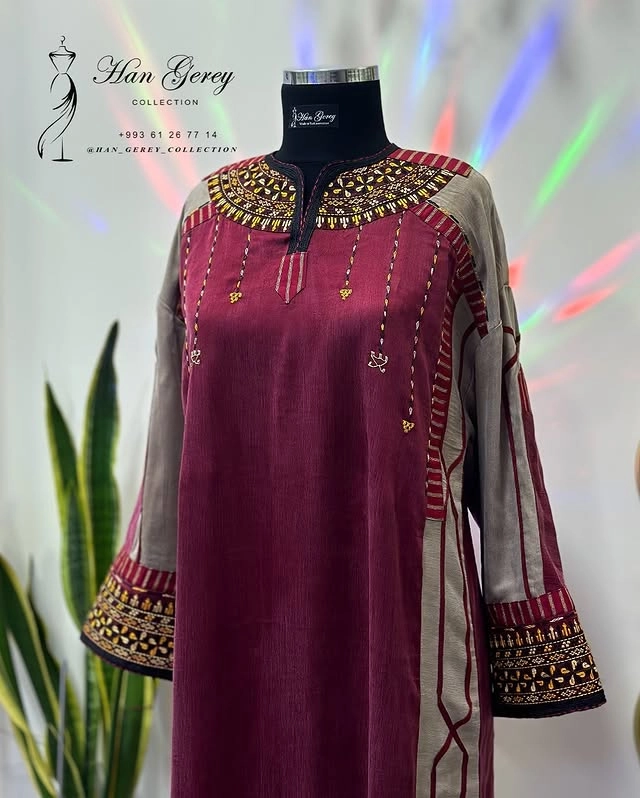 Türkmen fasonlar pombarh fasonlar Fasonlar 2025 fasonlar fason moda modalar Bezen bezen Türkmen fasonlar 2026 Türkmen fasonlar 2025 Türkmen fasonlar 2024 Türkmen fasonlar 2023 turkmenistan türkmenistan turkmen türkmen ashgabat  asgabat aşgabat balkan mary lebap dashoguz dasoguz daşoguz pombarh ponbarhat gulyupek gülýüpek stapel ştapel Gralan Çüýdeşen Abaýa Gadymy Krep Gurultaý 	Keteni Ýüpek Şifon Gipýur Lyon Welwet Atlas Kaşemir Streýç Suzana Ştapel Gülýüpek Pombarh Ýupka Gursakça Aksesuarlar Palto Penjek Okuw eşik Fata Sport eşik Uniforma Nakidka Öýme Şarf kompýuter ýaka ýaglyk Arenda köýnek 2nji el köýnek Taýyn köýnek Matalar Milli lybas milli lybaslar Toý köýnek Toý köýnekler toy koynek toy koynekler gundelik koynekler Gündelik	 
 köýnekler fata koynek Modern taze fason Eskiz koynektm turkmenkoynek türkmenkoynek fason moda moda fasonlar Iş eşik el iş	sada	ýakaly ýakasyz	keşdeli biserli	ýeňli giň nagyşly ýüregi açyk stoýka ýaka ýanly kombinasiýa 	zerli üsti aşak guşakly seçekli gysga ýeňli Gülýüpek Toý köýnek, Milli lybas el iş, keşdeli, ýakaly, ýeňli, giň, nagyşly 26-35, 35+ Goýy-gyzyl, Wizon yaz, tomus, guyz