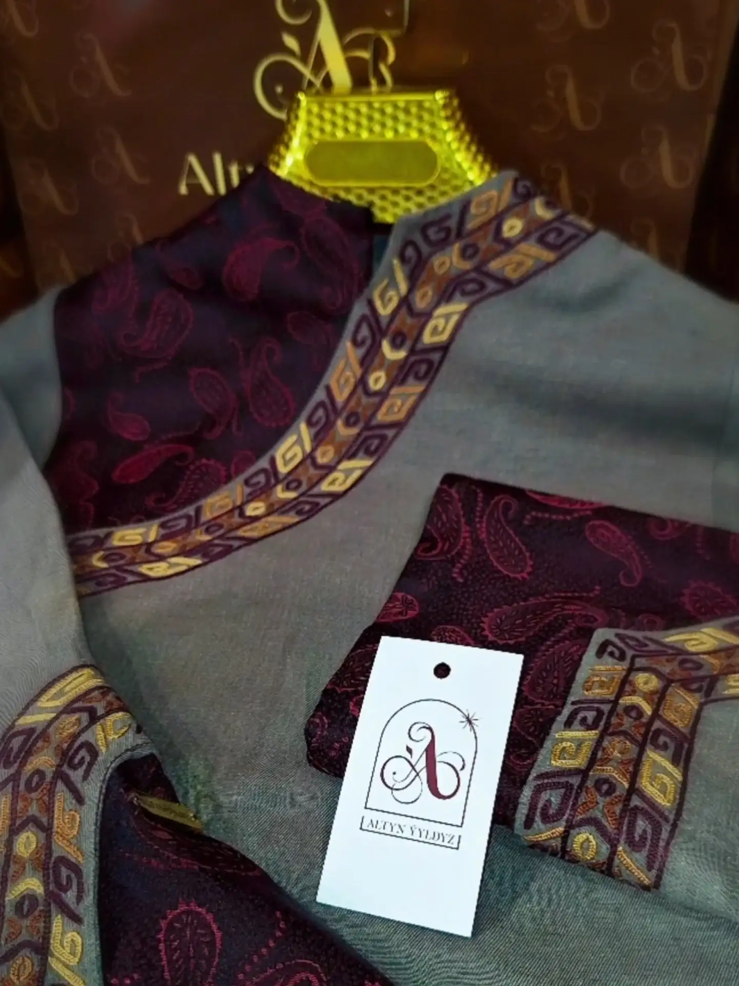 Türkmen fasonlar pombarh fasonlar Fasonlar 2025 fasonlar fason moda modalar Bezen bezen Türkmen fasonlar 2026 Türkmen fasonlar 2025 Türkmen fasonlar 2024 Türkmen fasonlar 2023 turkmenistan türkmenistan turkmen türkmen ashgabat  asgabat aşgabat balkan mary lebap dashoguz dasoguz daşoguz pombarh ponbarhat gulyupek gülýüpek stapel ştapel Gralan Çüýdeşen Abaýa Gadymy Krep Gurultaý 	Keteni Ýüpek Şifon Gipýur Lyon Welwet Atlas Kaşemir Streýç Suzana Ştapel Gülýüpek Pombarh Ýupka Gursakça Aksesuarlar Palto Penjek Okuw eşik Fata Sport eşik Uniforma Nakidka Öýme Şarf kompýuter ýaka ýaglyk Arenda köýnek 2nji el köýnek Taýyn köýnek Matalar Milli lybas milli lybaslar Toý köýnek Toý köýnekler toy koynek toy koynekler gundelik koynekler Gündelik	 
 köýnekler fata koynek Modern taze fason Eskiz koynektm turkmenkoynek türkmenkoynek fason moda moda fasonlar Iş eşik el iş	sada	ýakaly ýakasyz	keşdeli biserli	ýeňli giň nagyşly ýüregi açyk stoýka ýaka ýanly kombinasiýa 	zerli üsti aşak guşakly seçekli gysga ýeňli 