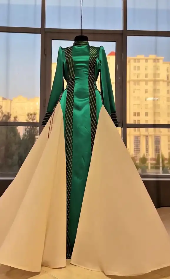 Türkmen fasonlar pombarh fasonlar Fasonlar 2025 fasonlar fason moda modalar Bezen bezen Türkmen fasonlar 2026 Türkmen fasonlar 2025 Türkmen fasonlar 2024 Türkmen fasonlar 2023 turkmenistan türkmenistan turkmen türkmen ashgabat  asgabat aşgabat balkan mary lebap dashoguz dasoguz daşoguz pombarh ponbarhat gulyupek gülýüpek stapel ştapel Gralan Çüýdeşen Abaýa Gadymy Krep Gurultaý 	Keteni Ýüpek Şifon Gipýur Lyon Welwet Atlas Kaşemir Streýç Suzana Ştapel Gülýüpek Pombarh Ýupka Gursakça Aksesuarlar Palto Penjek Okuw eşik Fata Sport eşik Uniforma Nakidka Öýme Şarf kompýuter ýaka ýaglyk Arenda köýnek 2nji el köýnek Taýyn köýnek Matalar Milli lybas milli lybaslar Toý köýnek Toý köýnekler toy koynek toy koynekler gundelik koynekler Gündelik	 
 köýnekler fata koynek Modern taze fason Eskiz koynektm turkmenkoynek türkmenkoynek fason moda moda fasonlar Iş eşik el iş	sada	ýakaly ýakasyz	keşdeli biserli	ýeňli giň nagyşly ýüregi açyk stoýka ýaka ýanly kombinasiýa 	zerli üsti aşak guşakly seçekli gysga ýeňli Keteni, Şifon Toý köýnek el iş, ýakasyz, ýeňli, giň, kombinasiýa 17-25, 26-35, 35+ Bežewyý, Goýy-ýaşyl yaz, tomus, guyz, gysh Taýyn köýnek