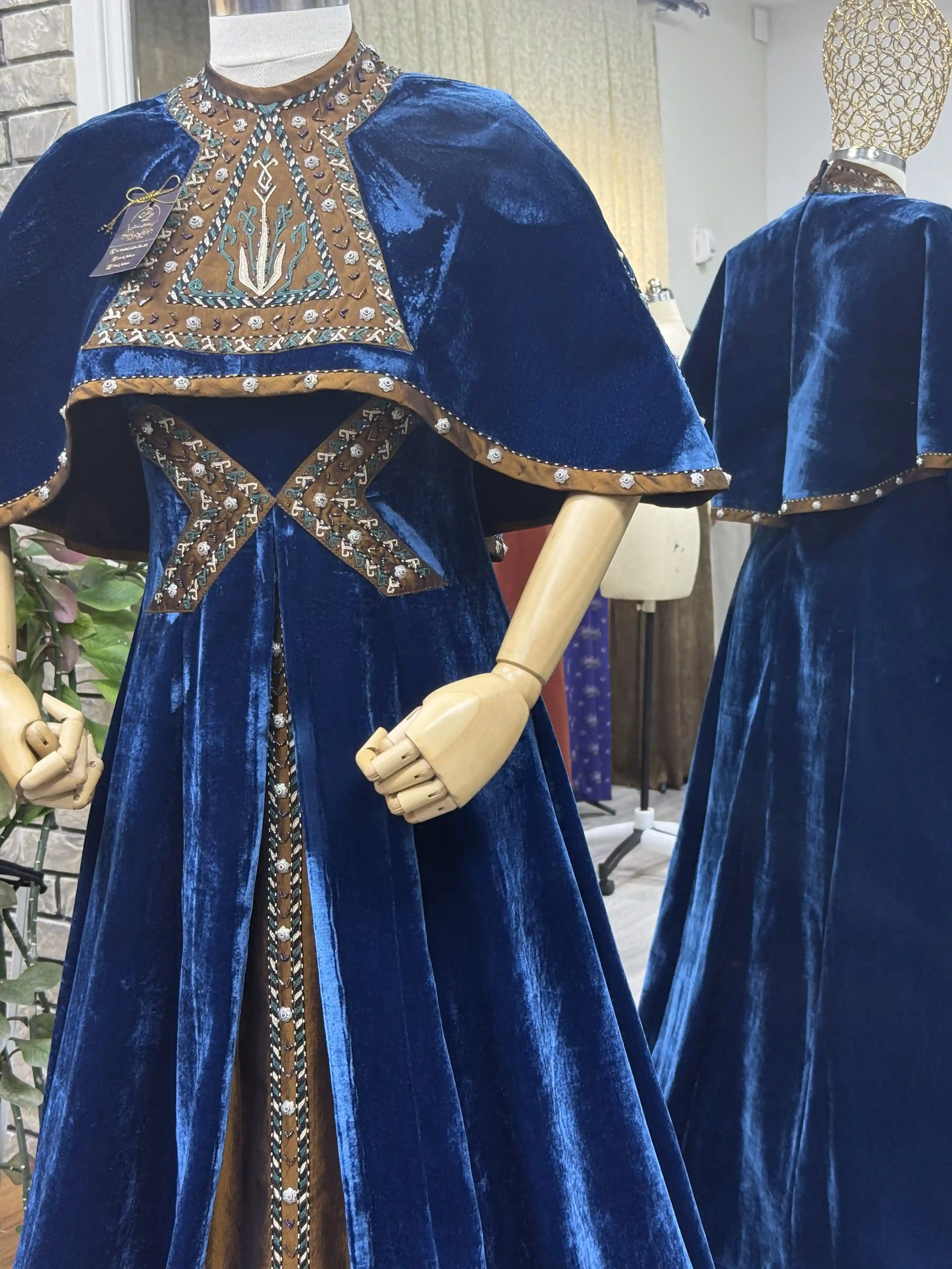 Türkmen fasonlar pombarh fasonlar Fasonlar 2025 fasonlar fason moda modalar Bezen bezen Türkmen fasonlar 2026 Türkmen fasonlar 2025 Türkmen fasonlar 2024 Türkmen fasonlar 2023 turkmenistan türkmenistan turkmen türkmen ashgabat  asgabat aşgabat balkan mary lebap dashoguz dasoguz daşoguz pombarh ponbarhat gulyupek gülýüpek stapel ştapel Gralan Çüýdeşen Abaýa Gadymy Krep Gurultaý 	Keteni Ýüpek Şifon Gipýur Lyon Welwet Atlas Kaşemir Streýç Suzana Ştapel Gülýüpek Pombarh Ýupka Gursakça Aksesuarlar Palto Penjek Okuw eşik Fata Sport eşik Uniforma Nakidka Öýme Şarf kompýuter ýaka ýaglyk Arenda köýnek 2nji el köýnek Taýyn köýnek Matalar Milli lybas milli lybaslar Toý köýnek Toý köýnekler toy koynek toy koynekler gundelik koynekler Gündelik	 
 köýnekler fata koynek Modern taze fason Eskiz koynektm turkmenkoynek türkmenkoynek fason moda moda fasonlar Iş eşik el iş	sada	ýakaly ýakasyz	keşdeli biserli	ýeňli giň nagyşly ýüregi açyk stoýka ýaka ýanly kombinasiýa 	zerli üsti aşak guşakly seçekli gysga ýeňli Panbarhat (Pombarh) Toý köýnek, Modern el iş, keşdeli, ýakaly, gysga ýeňli, nagyşly 17-25, 26-35, 35+ Goýy-gök guyz