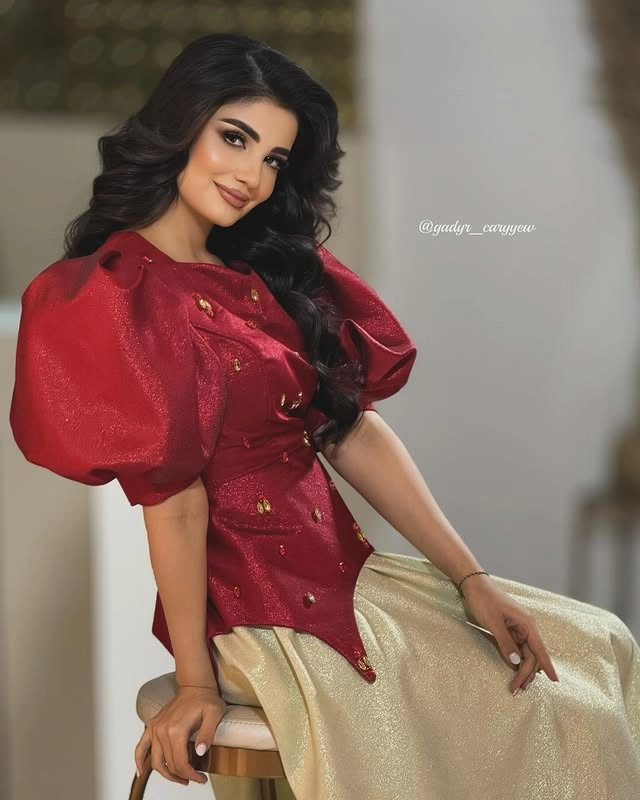 Türkmen fasonlar pombarh fasonlar Fasonlar 2025 fasonlar fason moda modalar Bezen bezen Türkmen fasonlar 2026 Türkmen fasonlar 2025 Türkmen fasonlar 2024 Türkmen fasonlar 2023 turkmenistan türkmenistan turkmen türkmen ashgabat  asgabat aşgabat balkan mary lebap dashoguz dasoguz daşoguz pombarh ponbarhat gulyupek gülýüpek stapel ştapel Gralan Çüýdeşen Abaýa Gadymy Krep Gurultaý 	Keteni Ýüpek Şifon Gipýur Lyon Welwet Atlas Kaşemir Streýç Suzana Ştapel Gülýüpek Pombarh Ýupka Gursakça Aksesuarlar Palto Penjek Okuw eşik Fata Sport eşik Uniforma Nakidka Öýme Şarf kompýuter ýaka ýaglyk Arenda köýnek 2nji el köýnek Taýyn köýnek Matalar Milli lybas milli lybaslar Toý köýnek Toý köýnekler toy koynek toy koynekler gundelik koynekler Gündelik	 
 köýnekler fata koynek Modern taze fason Eskiz koynektm turkmenkoynek türkmenkoynek fason moda moda fasonlar Iş eşik el iş	sada	ýakaly ýakasyz	keşdeli biserli	ýeňli giň nagyşly ýüregi açyk stoýka ýaka ýanly kombinasiýa 	zerli üsti aşak guşakly seçekli gysga ýeňli Atlas, Ýüpek, Şantu Modern el iş, ýakasyz, biserli, gysga ýeňli, giň, zerli 17-25, 26-35 Gyzyl, Altyn tomus, guyz