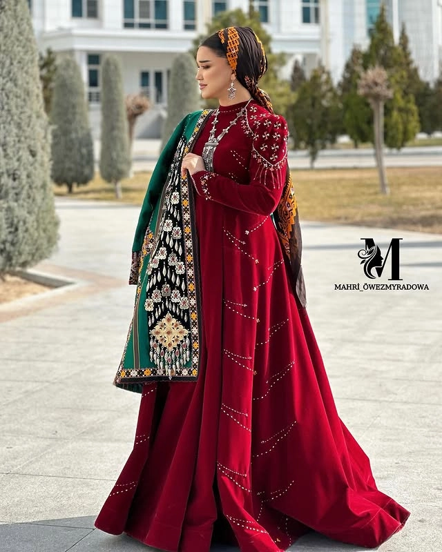 Türkmen fasonlar pombarh fasonlar Fasonlar 2025 fasonlar fason moda modalar Bezen bezen Türkmen fasonlar 2026 Türkmen fasonlar 2025 Türkmen fasonlar 2024 Türkmen fasonlar 2023 turkmenistan türkmenistan turkmen türkmen ashgabat  asgabat aşgabat balkan mary lebap dashoguz dasoguz daşoguz pombarh ponbarhat gulyupek gülýüpek stapel ştapel Gralan Çüýdeşen Abaýa Gadymy Krep Gurultaý 	Keteni Ýüpek Şifon Gipýur Lyon Welwet Atlas Kaşemir Streýç Suzana Ştapel Gülýüpek Pombarh Ýupka Gursakça Aksesuarlar Palto Penjek Okuw eşik Fata Sport eşik Uniforma Nakidka Öýme Şarf kompýuter ýaka ýaglyk Arenda köýnek 2nji el köýnek Taýyn köýnek Matalar Milli lybas milli lybaslar Toý köýnek Toý köýnekler toy koynek toy koynekler gundelik koynekler Gündelik	 
 köýnekler fata koynek Modern taze fason Eskiz koynektm turkmenkoynek türkmenkoynek fason moda moda fasonlar Iş eşik el iş	sada	ýakaly ýakasyz	keşdeli biserli	ýeňli giň nagyşly ýüregi açyk stoýka ýaka ýanly kombinasiýa 	zerli üsti aşak guşakly seçekli gysga ýeňli Panbarhat (Pombarh) Toý köýnek, Milli lybas el iş, keşdeli, ýakasyz, biserli, ýeňli, giň, kombinasiýa, nagyşly 26-35, 35+ Gyzyl gysh