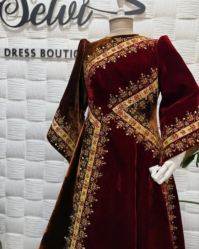 Türkmen fasonlar pombarh fasonlar Fasonlar 2025 fasonlar fason moda modalar Bezen bezen Türkmen fasonlar 2026 Türkmen fasonlar 2025 Türkmen fasonlar 2024 Türkmen fasonlar 2023 turkmenistan türkmenistan turkmen türkmen ashgabat  asgabat aşgabat balkan mary lebap dashoguz dasoguz daşoguz pombarh ponbarhat gulyupek gülýüpek stapel ştapel Gralan Çüýdeşen Abaýa Gadymy Krep Gurultaý 	Keteni Ýüpek Şifon Gipýur Lyon Welwet Atlas Kaşemir Streýç Suzana Ştapel Gülýüpek Pombarh Ýupka Gursakça Aksesuarlar Palto Penjek Okuw eşik Fata Sport eşik Uniforma Nakidka Öýme Şarf kompýuter ýaka ýaglyk Arenda köýnek 2nji el köýnek Taýyn köýnek Matalar Milli lybas milli lybaslar Toý köýnek Toý köýnekler toy koynek toy koynekler gundelik koynekler Gündelik	 
 köýnekler fata koynek Modern taze fason Eskiz koynektm turkmenkoynek türkmenkoynek fason moda moda fasonlar Iş eşik el iş	sada	ýakaly ýakasyz	keşdeli biserli	ýeňli giň nagyşly ýüregi açyk stoýka ýaka ýanly kombinasiýa 	zerli üsti aşak guşakly seçekli gysga ýeňli Panbarhat (Pombarh) Toý köýnek el iş, ýakasyz, biserli, ýeňli, giň, nagyşly 26-35, 35+ Goýy-gyzyl yaz, gysh