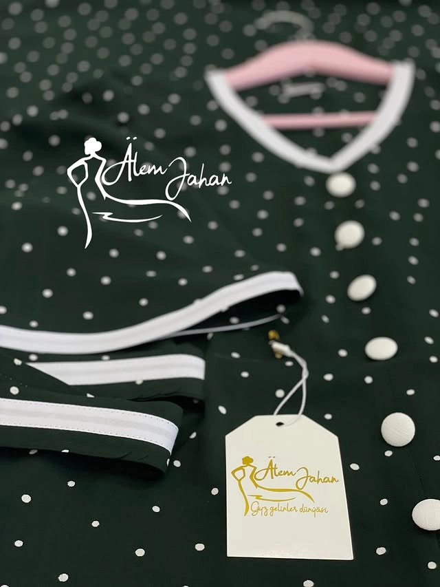 Türkmen fasonlar pombarh fasonlar Fasonlar 2025 fasonlar fason moda modalar Bezen bezen Türkmen fasonlar 2026 Türkmen fasonlar 2025 Türkmen fasonlar 2024 Türkmen fasonlar 2023 turkmenistan türkmenistan turkmen türkmen ashgabat  asgabat aşgabat balkan mary lebap dashoguz dasoguz daşoguz pombarh ponbarhat gulyupek gülýüpek stapel ştapel Gralan Çüýdeşen Abaýa Gadymy Krep Gurultaý 	Keteni Ýüpek Şifon Gipýur Lyon Welwet Atlas Kaşemir Streýç Suzana Ştapel Gülýüpek Pombarh Ýupka Gursakça Aksesuarlar Palto Penjek Okuw eşik Fata Sport eşik Uniforma Nakidka Öýme Şarf kompýuter ýaka ýaglyk Arenda köýnek 2nji el köýnek Taýyn köýnek Matalar Milli lybas milli lybaslar Toý köýnek Toý köýnekler toy koynek toy koynekler gundelik koynekler Gündelik	 
 köýnekler fata koynek Modern taze fason Eskiz koynektm turkmenkoynek türkmenkoynek fason moda moda fasonlar Iş eşik el iş	sada	ýakaly ýakasyz	keşdeli biserli	ýeňli giň nagyşly ýüregi açyk stoýka ýaka ýanly kombinasiýa 	zerli üsti aşak guşakly seçekli gysga ýeňli Lyon, Ştapel Modern ýakasyz, gysga ýeňli, giň 17-25, 26-35, 35+ Goýy-ýaşyl yaz, tomus, guyz