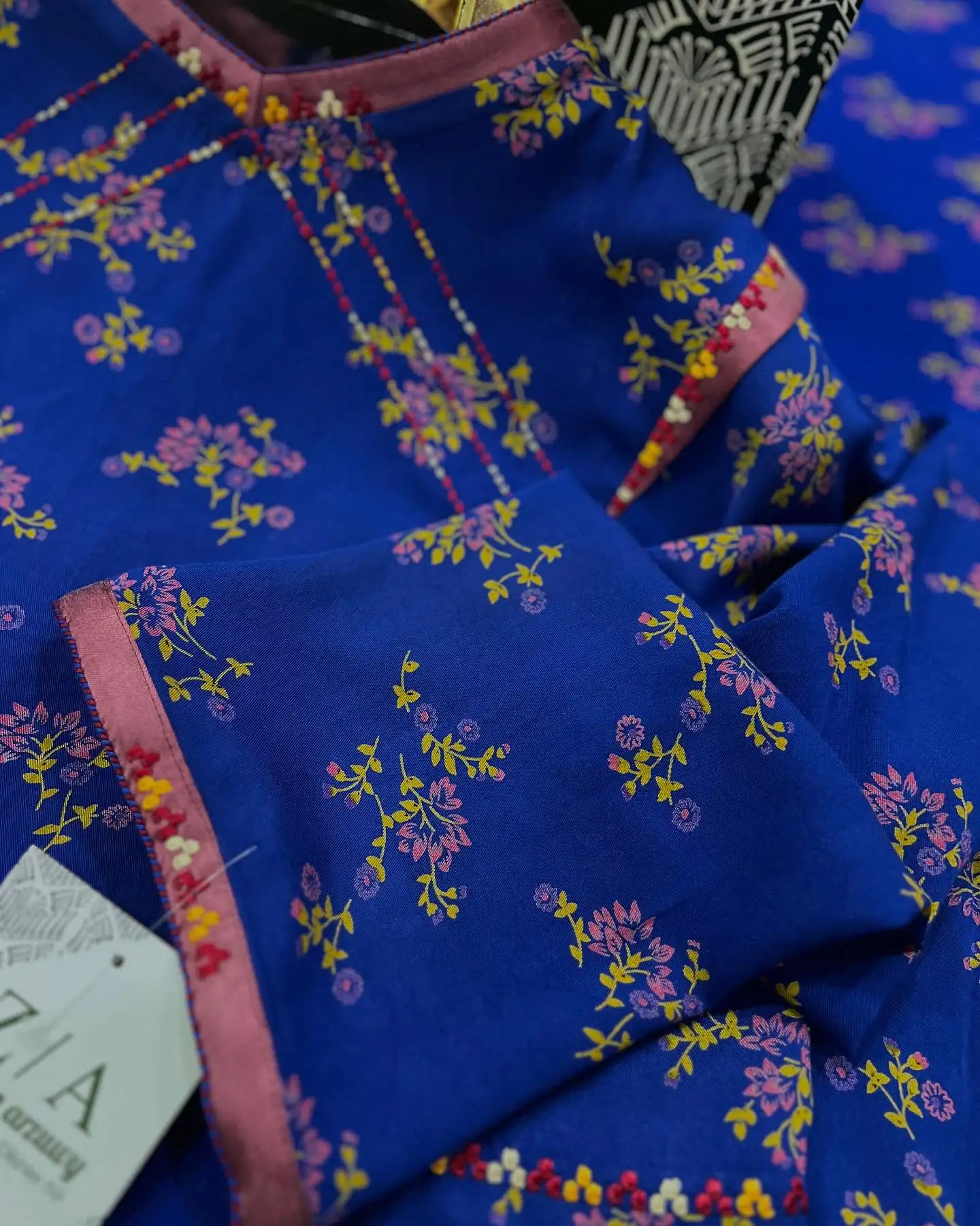 Türkmen fasonlar pombarh fasonlar Fasonlar 2025 fasonlar fason moda modalar Bezen bezen Türkmen fasonlar 2026 Türkmen fasonlar 2025 Türkmen fasonlar 2024 Türkmen fasonlar 2023 turkmenistan türkmenistan turkmen türkmen ashgabat  asgabat aşgabat balkan mary lebap dashoguz dasoguz daşoguz pombarh ponbarhat gulyupek gülýüpek stapel ştapel Gralan Çüýdeşen Abaýa Gadymy Krep Gurultaý 	Keteni Ýüpek Şifon Gipýur Lyon Welwet Atlas Kaşemir Streýç Suzana Ştapel Gülýüpek Pombarh Ýupka Gursakça Aksesuarlar Palto Penjek Okuw eşik Fata Sport eşik Uniforma Nakidka Öýme Şarf kompýuter ýaka ýaglyk Arenda köýnek 2nji el köýnek Taýyn köýnek Matalar Milli lybas milli lybaslar Toý köýnek Toý köýnekler toy koynek toy koynekler gundelik koynekler Gündelik	 
 köýnekler fata koynek Modern taze fason Eskiz koynektm turkmenkoynek türkmenkoynek fason moda moda fasonlar Iş eşik el iş	sada	ýakaly ýakasyz	keşdeli biserli	ýeňli giň nagyşly ýüregi açyk stoýka ýaka ýanly kombinasiýa 	zerli üsti aşak guşakly seçekli gysga ýeňli Ştapel Gündelik el iş, ýakasyz, ýeňli, giň 17-25, 26-35, 35+ Goýy-gök tomus, guyz