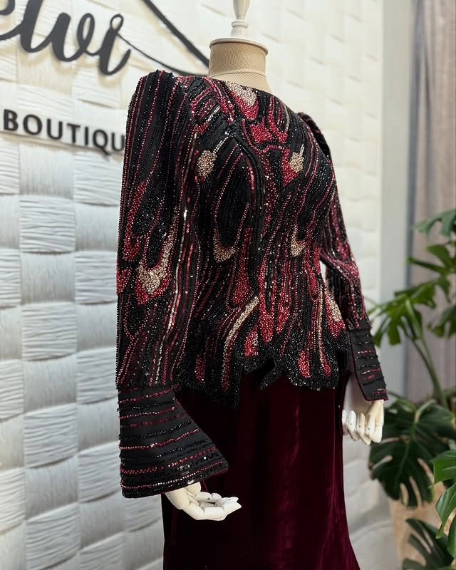 Türkmen fasonlar pombarh fasonlar Fasonlar 2025 fasonlar fason moda modalar Bezen bezen Türkmen fasonlar 2026 Türkmen fasonlar 2025 Türkmen fasonlar 2024 Türkmen fasonlar 2023 turkmenistan türkmenistan turkmen türkmen ashgabat  asgabat aşgabat balkan mary lebap dashoguz dasoguz daşoguz pombarh ponbarhat gulyupek gülýüpek stapel ştapel Gralan Çüýdeşen Abaýa Gadymy Krep Gurultaý 	Keteni Ýüpek Şifon Gipýur Lyon Welwet Atlas Kaşemir Streýç Suzana Ştapel Gülýüpek Pombarh Ýupka Gursakça Aksesuarlar Palto Penjek Okuw eşik Fata Sport eşik Uniforma Nakidka Öýme Şarf kompýuter ýaka ýaglyk Arenda köýnek 2nji el köýnek Taýyn köýnek Matalar Milli lybas milli lybaslar Toý köýnek Toý köýnekler toy koynek toy koynekler gundelik koynekler Gündelik	 
 köýnekler fata koynek Modern taze fason Eskiz koynektm turkmenkoynek türkmenkoynek fason moda moda fasonlar Iş eşik el iş	sada	ýakaly ýakasyz	keşdeli biserli	ýeňli giň nagyşly ýüregi açyk stoýka ýaka ýanly kombinasiýa 	zerli üsti aşak guşakly seçekli gysga ýeňli Panbarhat (Pombarh), Şifon, Ýüpek, Şantu Toý köýnek el iş, ýakasyz, biserli, ýeňli, kombinasiýa, zerli 17-25, 26-35, 35+ Goýy-gyzyl yaz, tomus