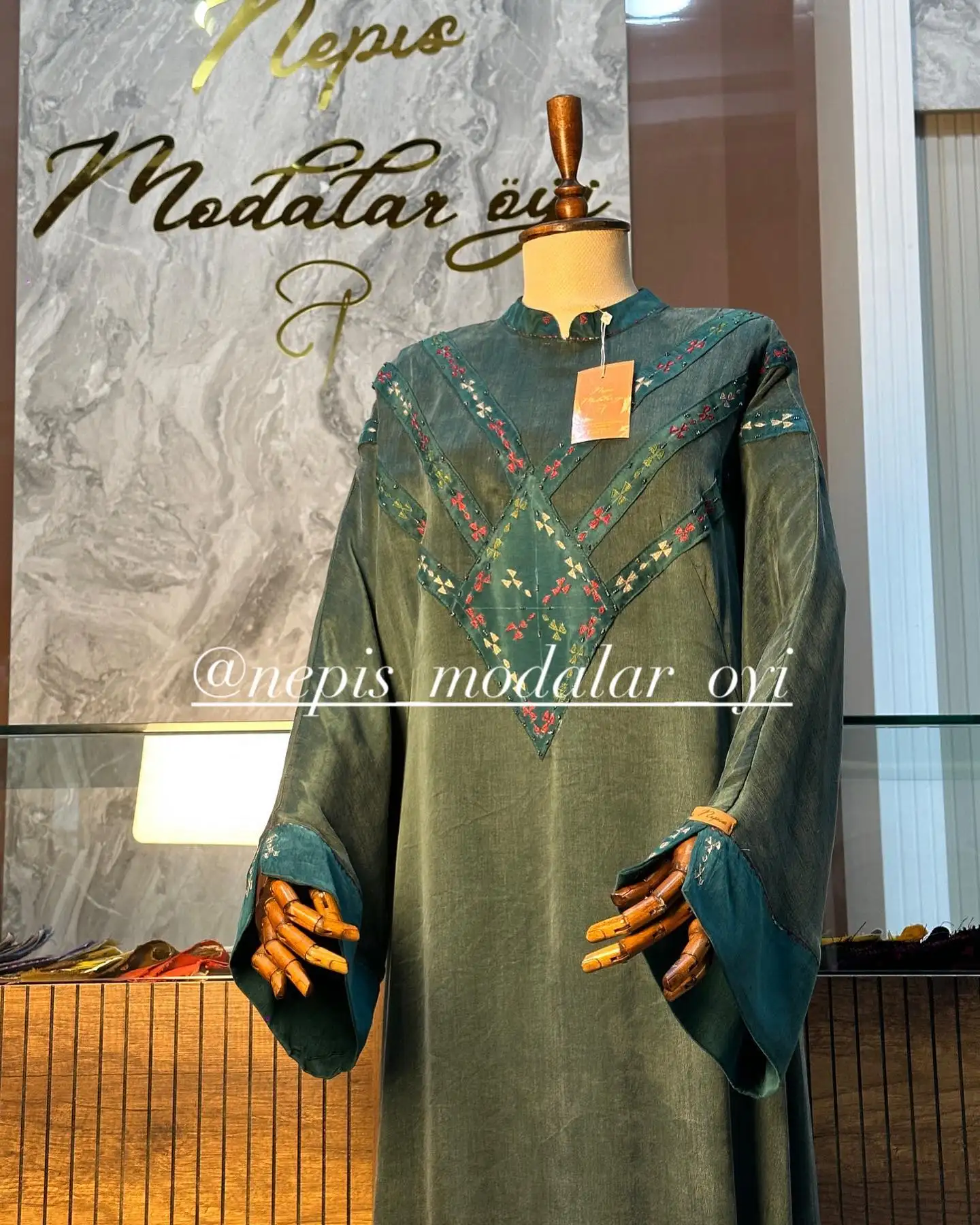 Türkmen fasonlar pombarh fasonlar Fasonlar 2025 fasonlar fason moda modalar Bezen bezen Türkmen fasonlar 2026 Türkmen fasonlar 2025 Türkmen fasonlar 2024 Türkmen fasonlar 2023 turkmenistan türkmenistan turkmen türkmen ashgabat  asgabat aşgabat balkan mary lebap dashoguz dasoguz daşoguz pombarh ponbarhat gulyupek gülýüpek stapel ştapel Gralan Çüýdeşen Abaýa Gadymy Krep Gurultaý 	Keteni Ýüpek Şifon Gipýur Lyon Welwet Atlas Kaşemir Streýç Suzana Ştapel Gülýüpek Pombarh Ýupka Gursakça Aksesuarlar Palto Penjek Okuw eşik Fata Sport eşik Uniforma Nakidka Öýme Şarf kompýuter ýaka ýaglyk Arenda köýnek 2nji el köýnek Taýyn köýnek Matalar Milli lybas milli lybaslar Toý köýnek Toý köýnekler toy koynek toy koynekler gundelik koynekler Gündelik	 
 köýnekler fata koynek Modern taze fason Eskiz koynektm turkmenkoynek türkmenkoynek fason moda moda fasonlar Iş eşik el iş	sada	ýakaly ýakasyz	keşdeli biserli	ýeňli giň nagyşly ýüregi açyk stoýka ýaka ýanly kombinasiýa 	zerli üsti aşak guşakly seçekli gysga ýeňli Gülýüpek Toý köýnek, Gündelik el iş, stoýka ýaka  Goýy-ýaşyl