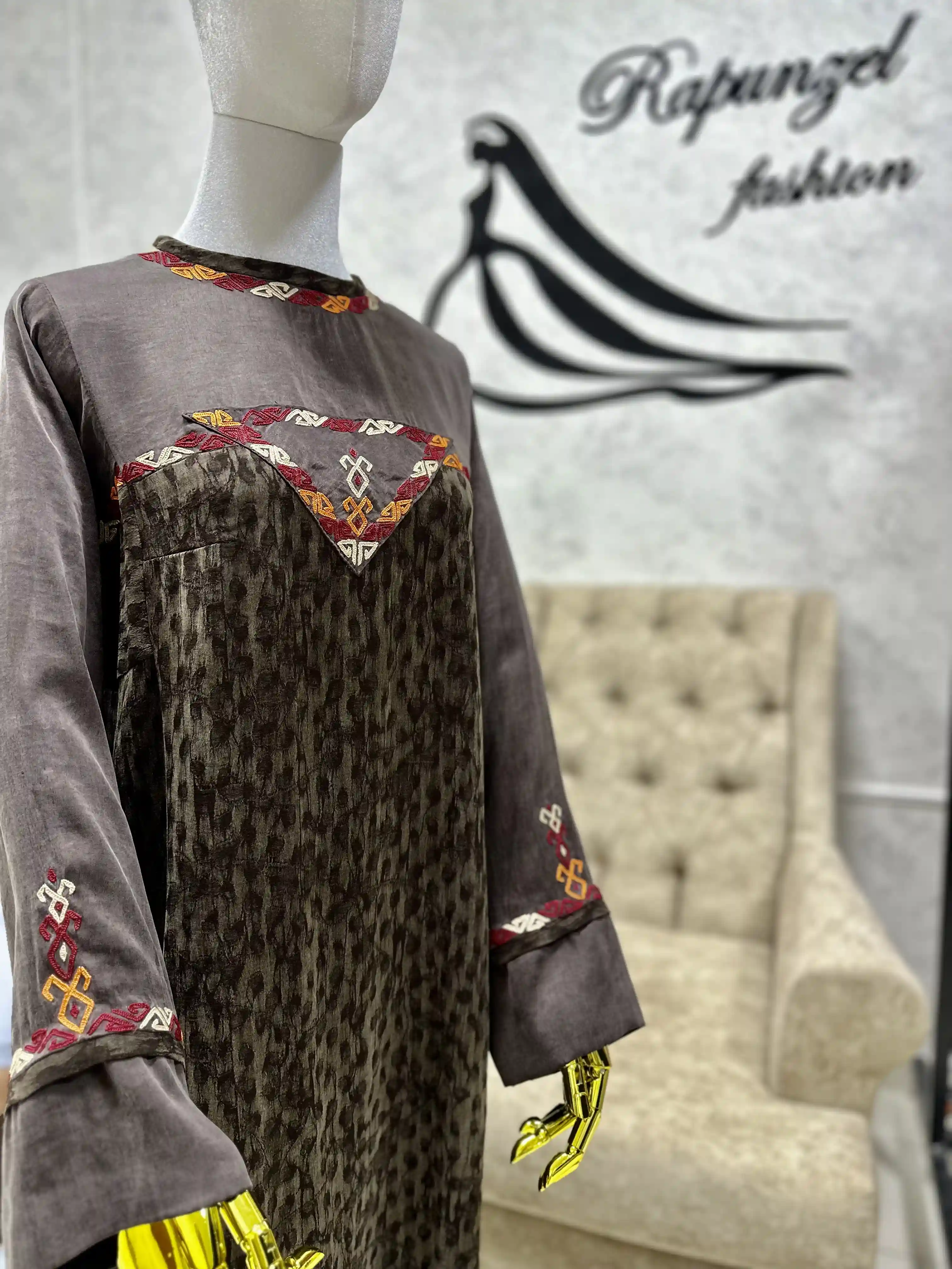 Türkmen fasonlar pombarh fasonlar Fasonlar 2025 fasonlar fason moda modalar Bezen bezen Türkmen fasonlar 2026 Türkmen fasonlar 2025 Türkmen fasonlar 2024 Türkmen fasonlar 2023 turkmenistan türkmenistan turkmen türkmen ashgabat  asgabat aşgabat balkan mary lebap dashoguz dasoguz daşoguz pombarh ponbarhat gulyupek gülýüpek stapel ştapel Gralan Çüýdeşen Abaýa Gadymy Krep Gurultaý 	Keteni Ýüpek Şifon Gipýur Lyon Welwet Atlas Kaşemir Streýç Suzana Ştapel Gülýüpek Pombarh Ýupka Gursakça Aksesuarlar Palto Penjek Okuw eşik Fata Sport eşik Uniforma Nakidka Öýme Şarf kompýuter ýaka ýaglyk Arenda köýnek 2nji el köýnek Taýyn köýnek Matalar Milli lybas milli lybaslar Toý köýnek Toý köýnekler toy koynek toy koynekler gundelik koynekler Gündelik	 
 köýnekler fata koynek Modern taze fason Eskiz koynektm turkmenkoynek türkmenkoynek fason moda moda fasonlar Iş eşik el iş	sada	ýakaly ýakasyz	keşdeli biserli	ýeňli giň nagyşly ýüregi açyk stoýka ýaka ýanly kombinasiýa 	zerli üsti aşak guşakly seçekli gysga ýeňli Gülýüpek    Goýy-goňur