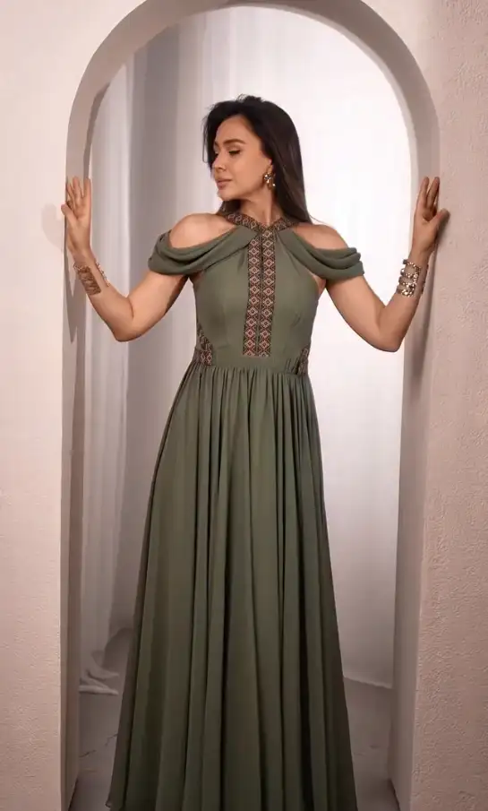 Türkmen fasonlar pombarh fasonlar Fasonlar 2025 fasonlar fason moda modalar Bezen bezen Türkmen fasonlar 2026 Türkmen fasonlar 2025 Türkmen fasonlar 2024 Türkmen fasonlar 2023 turkmenistan türkmenistan turkmen türkmen ashgabat  asgabat aşgabat balkan mary lebap dashoguz dasoguz daşoguz pombarh ponbarhat gulyupek gülýüpek stapel ştapel Gralan Çüýdeşen Abaýa Gadymy Krep Gurultaý 	Keteni Ýüpek Şifon Gipýur Lyon Welwet Atlas Kaşemir Streýç Suzana Ştapel Gülýüpek Pombarh Ýupka Gursakça Aksesuarlar Palto Penjek Okuw eşik Fata Sport eşik Uniforma Nakidka Öýme Şarf kompýuter ýaka ýaglyk Arenda köýnek 2nji el köýnek Taýyn köýnek Matalar Milli lybas milli lybaslar Toý köýnek Toý köýnekler toy koynek toy koynekler gundelik koynekler Gündelik	 
 köýnekler fata koynek Modern taze fason Eskiz koynektm turkmenkoynek türkmenkoynek fason moda moda fasonlar Iş eşik el iş	sada	ýakaly ýakasyz	keşdeli biserli	ýeňli giň nagyşly ýüregi açyk stoýka ýaka ýanly kombinasiýa 	zerli üsti aşak guşakly seçekli gysga ýeňli Şifon Modern ýakaly, ýüregi açyk, gysga ýeňli, giň 17-25, 26-35 Haki yaz, tomus, guyz