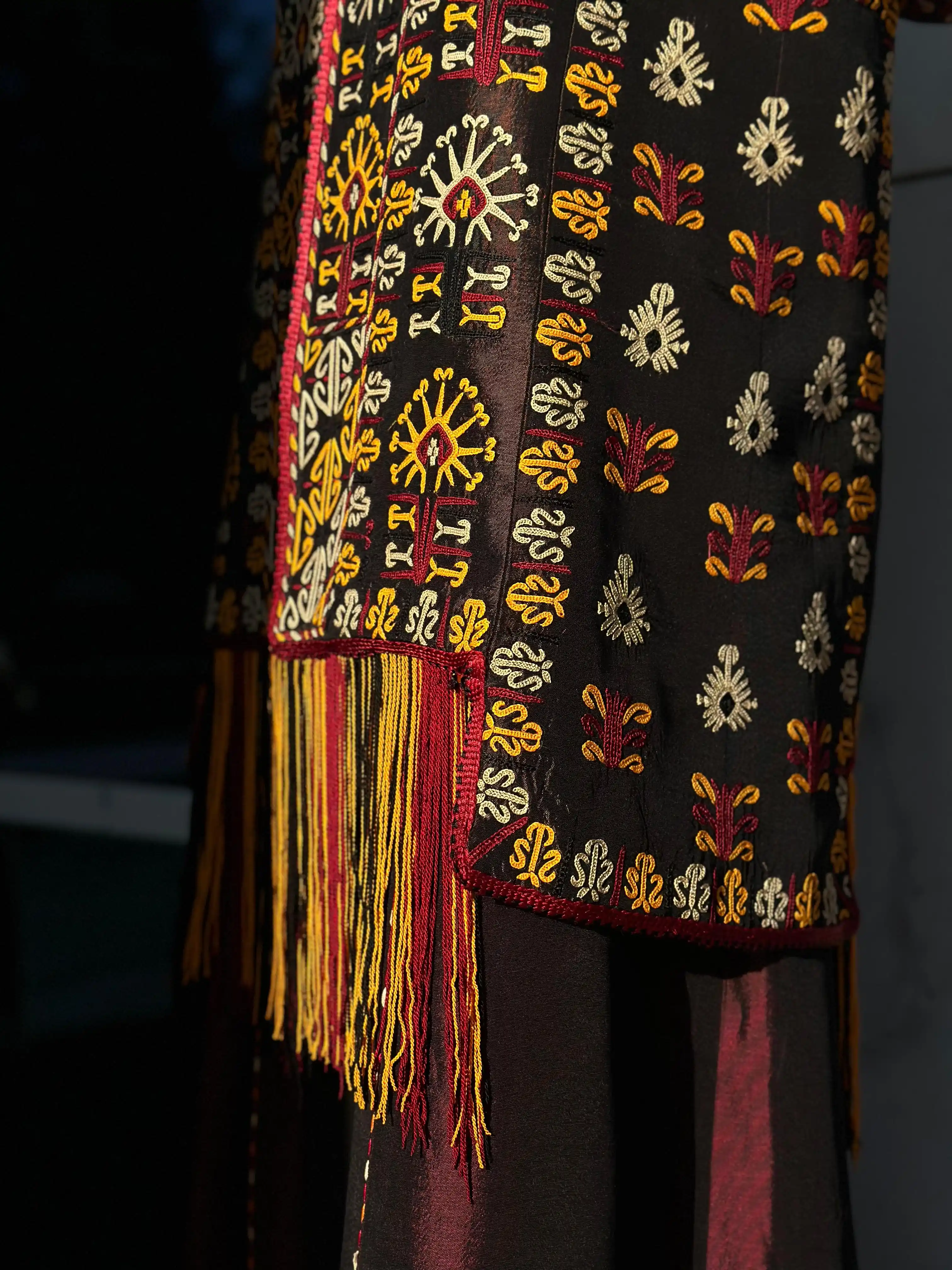 Türkmen fasonlar pombarh fasonlar Fasonlar 2025 fasonlar fason moda modalar Bezen bezen Türkmen fasonlar 2026 Türkmen fasonlar 2025 Türkmen fasonlar 2024 Türkmen fasonlar 2023 turkmenistan türkmenistan turkmen türkmen ashgabat  asgabat aşgabat balkan mary lebap dashoguz dasoguz daşoguz pombarh ponbarhat gulyupek gülýüpek stapel ştapel Gralan Çüýdeşen Abaýa Gadymy Krep Gurultaý 	Keteni Ýüpek Şifon Gipýur Lyon Welwet Atlas Kaşemir Streýç Suzana Ştapel Gülýüpek Pombarh Ýupka Gursakça Aksesuarlar Palto Penjek Okuw eşik Fata Sport eşik Uniforma Nakidka Öýme Şarf kompýuter ýaka ýaglyk Arenda köýnek 2nji el köýnek Taýyn köýnek Matalar Milli lybas milli lybaslar Toý köýnek Toý köýnekler toy koynek toy koynekler gundelik koynekler Gündelik	 
 köýnekler fata koynek Modern taze fason Eskiz koynektm turkmenkoynek türkmenkoynek fason moda moda fasonlar Iş eşik el iş	sada	ýakaly ýakasyz	keşdeli biserli	ýeňli giň nagyşly ýüregi açyk stoýka ýaka ýanly kombinasiýa 	zerli üsti aşak guşakly seçekli gysga ýeňli Keteni  keşdeli, gysga ýeňli, seçekli  Gara, Ak, Goýy-gyzyl, Sary