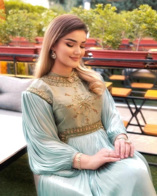 Türkmen fasonlar pombarh fasonlar Fasonlar 2025 fasonlar fason moda modalar Bezen bezen Türkmen fasonlar 2026 Türkmen fasonlar 2025 Türkmen fasonlar 2024 Türkmen fasonlar 2023 turkmenistan türkmenistan turkmen türkmen ashgabat  asgabat aşgabat balkan mary lebap dashoguz dasoguz daşoguz pombarh ponbarhat gulyupek gülýüpek stapel ştapel Gralan Çüýdeşen Abaýa Gadymy Krep Gurultaý 	Keteni Ýüpek Şifon Gipýur Lyon Welwet Atlas Kaşemir Streýç Suzana Ştapel Gülýüpek Pombarh Ýupka Gursakça Aksesuarlar Palto Penjek Okuw eşik Fata Sport eşik Uniforma Nakidka Öýme Şarf kompýuter ýaka ýaglyk Arenda köýnek 2nji el köýnek Taýyn köýnek Matalar Milli lybas milli lybaslar Toý köýnek Toý köýnekler toy koynek toy koynekler gundelik koynekler Gündelik	 
 köýnekler fata koynek Modern taze fason Eskiz koynektm turkmenkoynek türkmenkoynek fason moda moda fasonlar Iş eşik el iş	sada	ýakaly ýakasyz	keşdeli biserli	ýeňli giň nagyşly ýüregi açyk stoýka ýaka ýanly kombinasiýa 	zerli üsti aşak guşakly seçekli gysga ýeňli Şifon Toý köýnek, Modern el iş, ýakasyz, ýeňli, giň, kombinasiýa 17-25, 26-35 Haki yaz, tomus, guyz