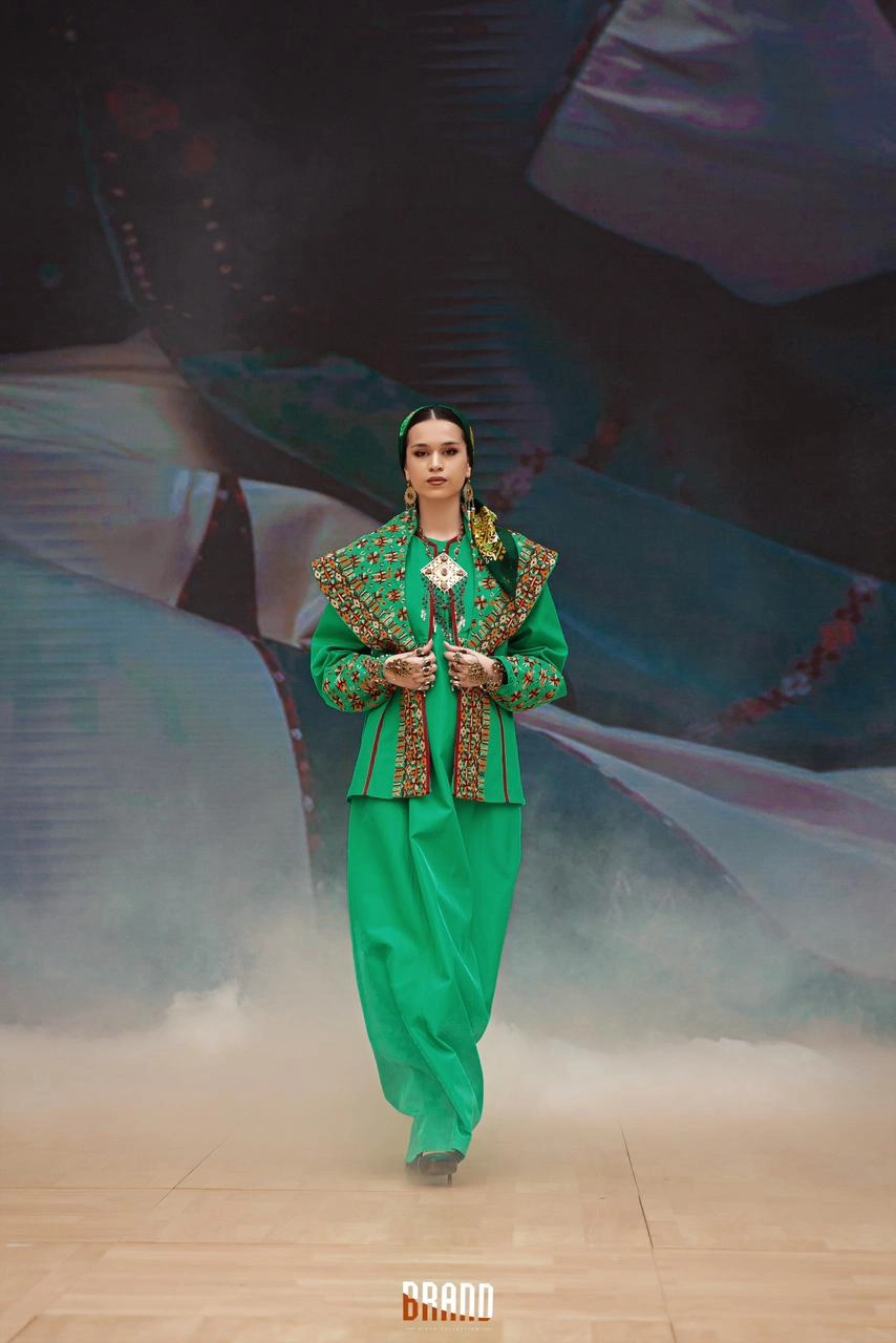 Türkmen fasonlar pombarh fasonlar Fasonlar 2025 fasonlar fason moda modalar Bezen bezen Türkmen fasonlar 2026 Türkmen fasonlar 2025 Türkmen fasonlar 2024 Türkmen fasonlar 2023 turkmenistan türkmenistan turkmen türkmen ashgabat  asgabat aşgabat balkan mary lebap dashoguz dasoguz daşoguz pombarh ponbarhat gulyupek gülýüpek stapel ştapel Gralan Çüýdeşen Abaýa Gadymy Krep Gurultaý 	Keteni Ýüpek Şifon Gipýur Lyon Welwet Atlas Kaşemir Streýç Suzana Ştapel Gülýüpek Pombarh Ýupka Gursakça Aksesuarlar Palto Penjek Okuw eşik Fata Sport eşik Uniforma Nakidka Öýme Şarf kompýuter ýaka ýaglyk Arenda köýnek 2nji el köýnek Taýyn köýnek Matalar Milli lybas milli lybaslar Toý köýnek Toý köýnekler toy koynek toy koynekler gundelik koynekler Gündelik	 
 köýnekler fata koynek Modern taze fason Eskiz koynektm turkmenkoynek türkmenkoynek fason moda moda fasonlar Iş eşik el iş	sada	ýakaly ýakasyz	keşdeli biserli	ýeňli giň nagyşly ýüregi açyk stoýka ýaka ýanly kombinasiýa 	zerli üsti aşak guşakly seçekli gysga ýeňli Modern keşdeli  Ýaşyl, Gyzyl, Goýy-ýaşyl