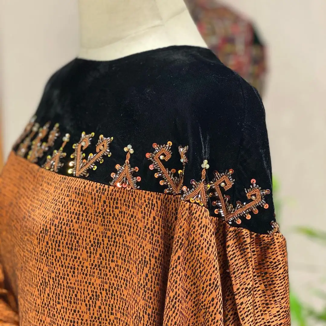 Türkmen fasonlar pombarh fasonlar Fasonlar 2025 fasonlar fason moda modalar Bezen bezen Türkmen fasonlar 2026 Türkmen fasonlar 2025 Türkmen fasonlar 2024 Türkmen fasonlar 2023 turkmenistan türkmenistan turkmen türkmen ashgabat  asgabat aşgabat balkan mary lebap dashoguz dasoguz daşoguz pombarh ponbarhat gulyupek gülýüpek stapel ştapel Gralan Çüýdeşen Abaýa Gadymy Krep Gurultaý 	Keteni Ýüpek Şifon Gipýur Lyon Welwet Atlas Kaşemir Streýç Suzana Ştapel Gülýüpek Pombarh Ýupka Gursakça Aksesuarlar Palto Penjek Okuw eşik Fata Sport eşik Uniforma Nakidka Öýme Şarf kompýuter ýaka ýaglyk Arenda köýnek 2nji el köýnek Taýyn köýnek Matalar Milli lybas milli lybaslar Toý köýnek Toý köýnekler toy koynek toy koynekler gundelik koynekler Gündelik	 
 köýnekler fata koynek Modern taze fason Eskiz koynektm turkmenkoynek türkmenkoynek fason moda moda fasonlar Iş eşik el iş	sada	ýakaly ýakasyz	keşdeli biserli	ýeňli giň nagyşly ýüregi açyk stoýka ýaka ýanly kombinasiýa 	zerli üsti aşak guşakly seçekli gysga ýeňli Gülýüpek, Panbarhat (Pombarh) Gündelik el iş, sada, kombinasiýa