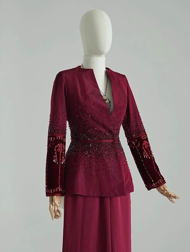 Türkmen fasonlar pombarh fasonlar Fasonlar 2025 fasonlar fason moda modalar Bezen bezen Türkmen fasonlar 2026 Türkmen fasonlar 2025 Türkmen fasonlar 2024 Türkmen fasonlar 2023 turkmenistan türkmenistan turkmen türkmen ashgabat  asgabat aşgabat balkan mary lebap dashoguz dasoguz daşoguz pombarh ponbarhat gulyupek gülýüpek stapel ştapel Gralan Çüýdeşen Abaýa Gadymy Krep Gurultaý 	Keteni Ýüpek Şifon Gipýur Lyon Welwet Atlas Kaşemir Streýç Suzana Ştapel Gülýüpek Pombarh Ýupka Gursakça Aksesuarlar Palto Penjek Okuw eşik Fata Sport eşik Uniforma Nakidka Öýme Şarf kompýuter ýaka ýaglyk Arenda köýnek 2nji el köýnek Taýyn köýnek Matalar Milli lybas milli lybaslar Toý köýnek Toý köýnekler toy koynek toy koynekler gundelik koynekler Gündelik	 
 köýnekler fata koynek Modern taze fason Eskiz koynektm turkmenkoynek türkmenkoynek fason moda moda fasonlar Iş eşik el iş	sada	ýakaly ýakasyz	keşdeli biserli	ýeňli giň nagyşly ýüregi açyk stoýka ýaka ýanly kombinasiýa 	zerli üsti aşak guşakly seçekli gysga ýeňli Şifon Toý köýnek, Modern el iş, ýakasyz, biserli, ýüregi açyk, ýeňli 17-25, 26-35 Goýy-gyzyl, Gyzyl  Taýyn köýnek