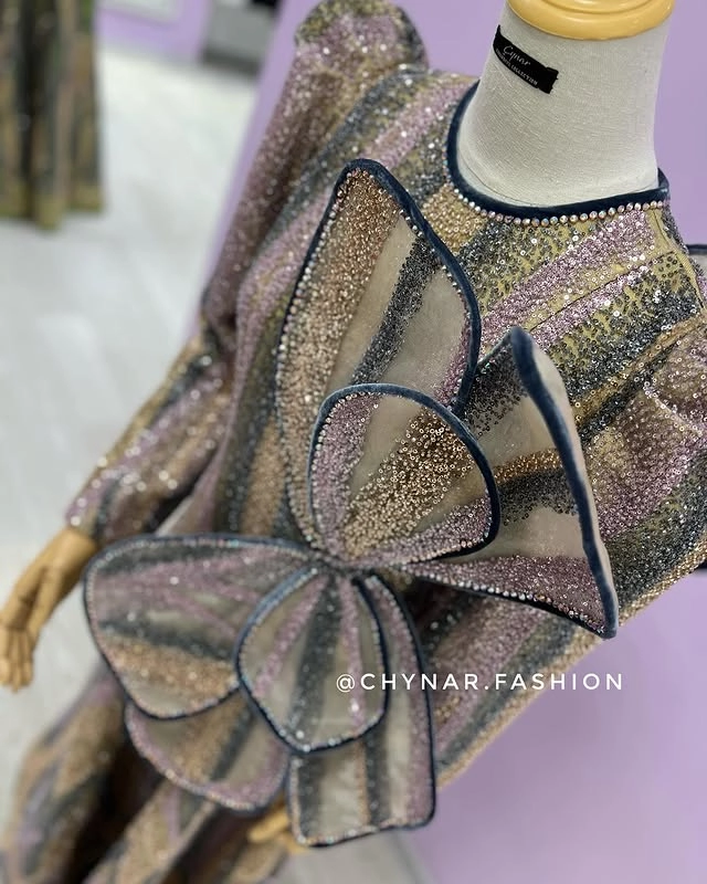 Türkmen fasonlar pombarh fasonlar Fasonlar 2025 fasonlar fason moda modalar Bezen bezen Türkmen fasonlar 2026 Türkmen fasonlar 2025 Türkmen fasonlar 2024 Türkmen fasonlar 2023 turkmenistan türkmenistan turkmen türkmen ashgabat  asgabat aşgabat balkan mary lebap dashoguz dasoguz daşoguz pombarh ponbarhat gulyupek gülýüpek stapel ştapel Gralan Çüýdeşen Abaýa Gadymy Krep Gurultaý 	Keteni Ýüpek Şifon Gipýur Lyon Welwet Atlas Kaşemir Streýç Suzana Ştapel Gülýüpek Pombarh Ýupka Gursakça Aksesuarlar Palto Penjek Okuw eşik Fata Sport eşik Uniforma Nakidka Öýme Şarf kompýuter ýaka ýaglyk Arenda köýnek 2nji el köýnek Taýyn köýnek Matalar Milli lybas milli lybaslar Toý köýnek Toý köýnekler toy koynek toy koynekler gundelik koynekler Gündelik	 
 köýnekler fata koynek Modern taze fason Eskiz koynektm turkmenkoynek türkmenkoynek fason moda moda fasonlar Iş eşik el iş	sada	ýakaly ýakasyz	keşdeli biserli	ýeňli giň nagyşly ýüregi açyk stoýka ýaka ýanly kombinasiýa 	zerli üsti aşak guşakly seçekli gysga ýeňli Şifon, Gipýur Toý köýnek el iş, ýakasyz, ýeňli, giň 17-25, 26-35  yaz, tomus, guyz