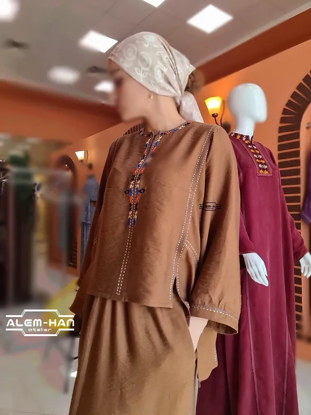 Türkmen fasonlar pombarh fasonlar Fasonlar 2025 fasonlar fason moda modalar Bezen bezen Türkmen fasonlar 2026 Türkmen fasonlar 2025 Türkmen fasonlar 2024 Türkmen fasonlar 2023 turkmenistan türkmenistan turkmen türkmen ashgabat  asgabat aşgabat balkan mary lebap dashoguz dasoguz daşoguz pombarh ponbarhat gulyupek gülýüpek stapel ştapel Gralan Çüýdeşen Abaýa Gadymy Krep Gurultaý 	Keteni Ýüpek Şifon Gipýur Lyon Welwet Atlas Kaşemir Streýç Suzana Ştapel Gülýüpek Pombarh Ýupka Gursakça Aksesuarlar Palto Penjek Okuw eşik Fata Sport eşik Uniforma Nakidka Öýme Şarf kompýuter ýaka ýaglyk Arenda köýnek 2nji el köýnek Taýyn köýnek Matalar Milli lybas milli lybaslar Toý köýnek Toý köýnekler toy koynek toy koynekler gundelik koynekler Gündelik	 
 köýnekler fata koynek Modern taze fason Eskiz koynektm turkmenkoynek türkmenkoynek fason moda moda fasonlar Iş eşik el iş	sada	ýakaly ýakasyz	keşdeli biserli	ýeňli giň nagyşly ýüregi açyk stoýka ýaka ýanly kombinasiýa 	zerli üsti aşak guşakly seçekli gysga ýeňli Gündelik, Modern ýakaly, ýeňli, giň, üsti aşak 17-25, 26-35 Goňur yaz, tomus, guyz