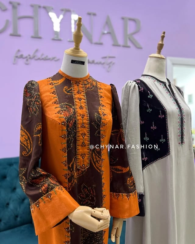 Türkmen fasonlar pombarh fasonlar Fasonlar 2025 fasonlar fason moda modalar Bezen bezen Türkmen fasonlar 2026 Türkmen fasonlar 2025 Türkmen fasonlar 2024 Türkmen fasonlar 2023 turkmenistan türkmenistan turkmen türkmen ashgabat  asgabat aşgabat balkan mary lebap dashoguz dasoguz daşoguz pombarh ponbarhat gulyupek gülýüpek stapel ştapel Gralan Çüýdeşen Abaýa Gadymy Krep Gurultaý 	Keteni Ýüpek Şifon Gipýur Lyon Welwet Atlas Kaşemir Streýç Suzana Ştapel Gülýüpek Pombarh Ýupka Gursakça Aksesuarlar Palto Penjek Okuw eşik Fata Sport eşik Uniforma Nakidka Öýme Şarf kompýuter ýaka ýaglyk Arenda köýnek 2nji el köýnek Taýyn köýnek Matalar Milli lybas milli lybaslar Toý köýnek Toý köýnekler toy koynek toy koynekler gundelik koynekler Gündelik	 
 köýnekler fata koynek Modern taze fason Eskiz koynektm turkmenkoynek türkmenkoynek fason moda moda fasonlar Iş eşik el iş	sada	ýakaly ýakasyz	keşdeli biserli	ýeňli giň nagyşly ýüregi açyk stoýka ýaka ýanly kombinasiýa 	zerli üsti aşak guşakly seçekli gysga ýeňli Ýüpek, Ştapel Gündelik el iş, keşdeli, sada, ýanly, ýeňli, kombinasiýa, nagyşly 17-25, 26-35 Ak, Mämişi, Goňur yaz, tomus, guyz