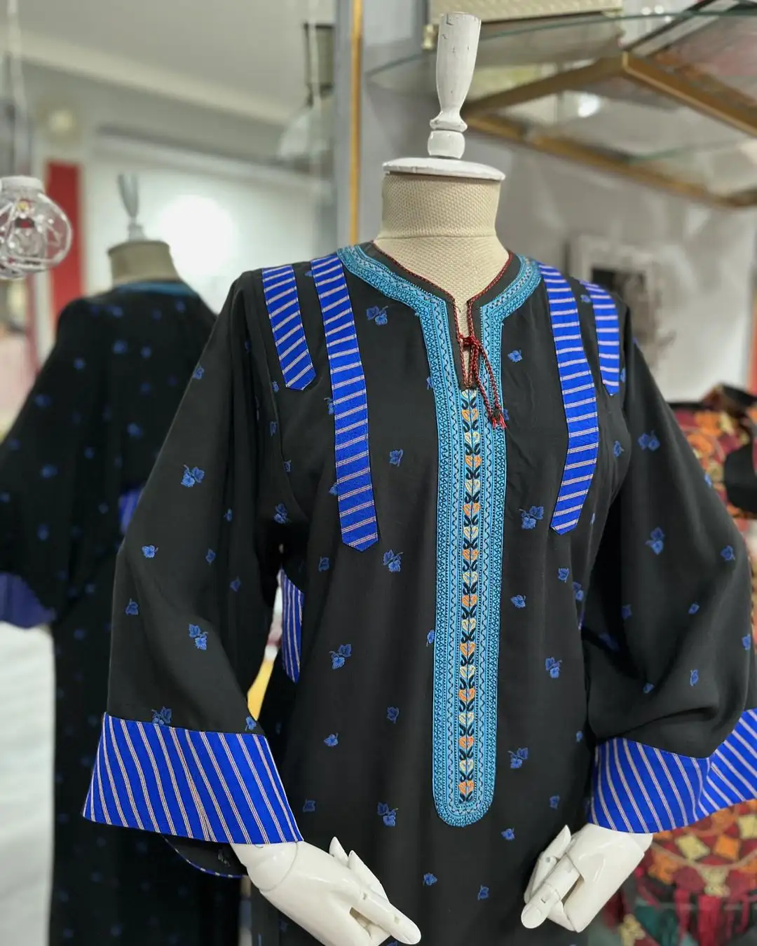 Türkmen fasonlar pombarh fasonlar Fasonlar 2025 fasonlar fason moda modalar Bezen bezen Türkmen fasonlar 2026 Türkmen fasonlar 2025 Türkmen fasonlar 2024 Türkmen fasonlar 2023 turkmenistan türkmenistan turkmen türkmen ashgabat  asgabat aşgabat balkan mary lebap dashoguz dasoguz daşoguz pombarh ponbarhat gulyupek gülýüpek stapel ştapel Gralan Çüýdeşen Abaýa Gadymy Krep Gurultaý 	Keteni Ýüpek Şifon Gipýur Lyon Welwet Atlas Kaşemir Streýç Suzana Ştapel Gülýüpek Pombarh Ýupka Gursakça Aksesuarlar Palto Penjek Okuw eşik Fata Sport eşik Uniforma Nakidka Öýme Şarf kompýuter ýaka ýaglyk Arenda köýnek 2nji el köýnek Taýyn köýnek Matalar Milli lybas milli lybaslar Toý köýnek Toý köýnekler toy koynek toy koynekler gundelik koynekler Gündelik	 
 köýnekler fata koynek Modern taze fason Eskiz koynektm turkmenkoynek türkmenkoynek fason moda moda fasonlar Iş eşik el iş	sada	ýakaly ýakasyz	keşdeli biserli	ýeňli giň nagyşly ýüregi açyk stoýka ýaka ýanly kombinasiýa 	zerli üsti aşak guşakly seçekli gysga ýeňli Ştapel Gündelik sada  Gara, Gök, Goýy-gök, Goýy-ýaşyl  Taýyn köýnek