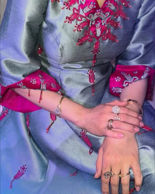 Türkmen fasonlar pombarh fasonlar Fasonlar 2025 fasonlar fason moda modalar Bezen bezen Türkmen fasonlar 2026 Türkmen fasonlar 2025 Türkmen fasonlar 2024 Türkmen fasonlar 2023 turkmenistan türkmenistan turkmen türkmen ashgabat  asgabat aşgabat balkan mary lebap dashoguz dasoguz daşoguz pombarh ponbarhat gulyupek gülýüpek stapel ştapel Gralan Çüýdeşen Abaýa Gadymy Krep Gurultaý 	Keteni Ýüpek Şifon Gipýur Lyon Welwet Atlas Kaşemir Streýç Suzana Ştapel Gülýüpek Pombarh Ýupka Gursakça Aksesuarlar Palto Penjek Okuw eşik Fata Sport eşik Uniforma Nakidka Öýme Şarf kompýuter ýaka ýaglyk Arenda köýnek 2nji el köýnek Taýyn köýnek Matalar Milli lybas milli lybaslar Toý köýnek Toý köýnekler toy koynek toy koynekler gundelik koynekler Gündelik	 
 köýnekler fata koynek Modern taze fason Eskiz koynektm turkmenkoynek türkmenkoynek fason moda moda fasonlar Iş eşik el iş	sada	ýakaly ýakasyz	keşdeli biserli	ýeňli giň nagyşly ýüregi açyk stoýka ýaka ýanly kombinasiýa 	zerli üsti aşak guşakly seçekli gysga ýeňli Toý köýnek el iş, ýakasyz, gysga ýeňli, giň, nagyşly 17-25, 26-35 Benewşe yaz, tomus, guyz