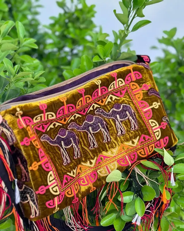 Türkmen fasonlar pombarh fasonlar Fasonlar 2025 fasonlar fason moda modalar Bezen bezen Türkmen fasonlar 2026 Türkmen fasonlar 2025 Türkmen fasonlar 2024 Türkmen fasonlar 2023 turkmenistan türkmenistan turkmen türkmen ashgabat  asgabat aşgabat balkan mary lebap dashoguz dasoguz daşoguz pombarh ponbarhat gulyupek gülýüpek stapel ştapel Gralan Çüýdeşen Abaýa Gadymy Krep Gurultaý 	Keteni Ýüpek Şifon Gipýur Lyon Welwet Atlas Kaşemir Streýç Suzana Ştapel Gülýüpek Pombarh Ýupka Gursakça Aksesuarlar Palto Penjek Okuw eşik Fata Sport eşik Uniforma Nakidka Öýme Şarf kompýuter ýaka ýaglyk Arenda köýnek 2nji el köýnek Taýyn köýnek Matalar Milli lybas milli lybaslar Toý köýnek Toý köýnekler toy koynek toy koynekler gundelik koynekler Gündelik	 
 köýnekler fata koynek Modern taze fason Eskiz koynektm turkmenkoynek türkmenkoynek fason moda moda fasonlar Iş eşik el iş	sada	ýakaly ýakasyz	keşdeli biserli	ýeňli giň nagyşly ýüregi açyk stoýka ýaka ýanly kombinasiýa 	zerli üsti aşak guşakly seçekli gysga ýeňli Panbarhat (Pombarh)  el iş, keşdeli 17-25, 26-35, 35+ Altyn yaz, tomus, guyz, gysh