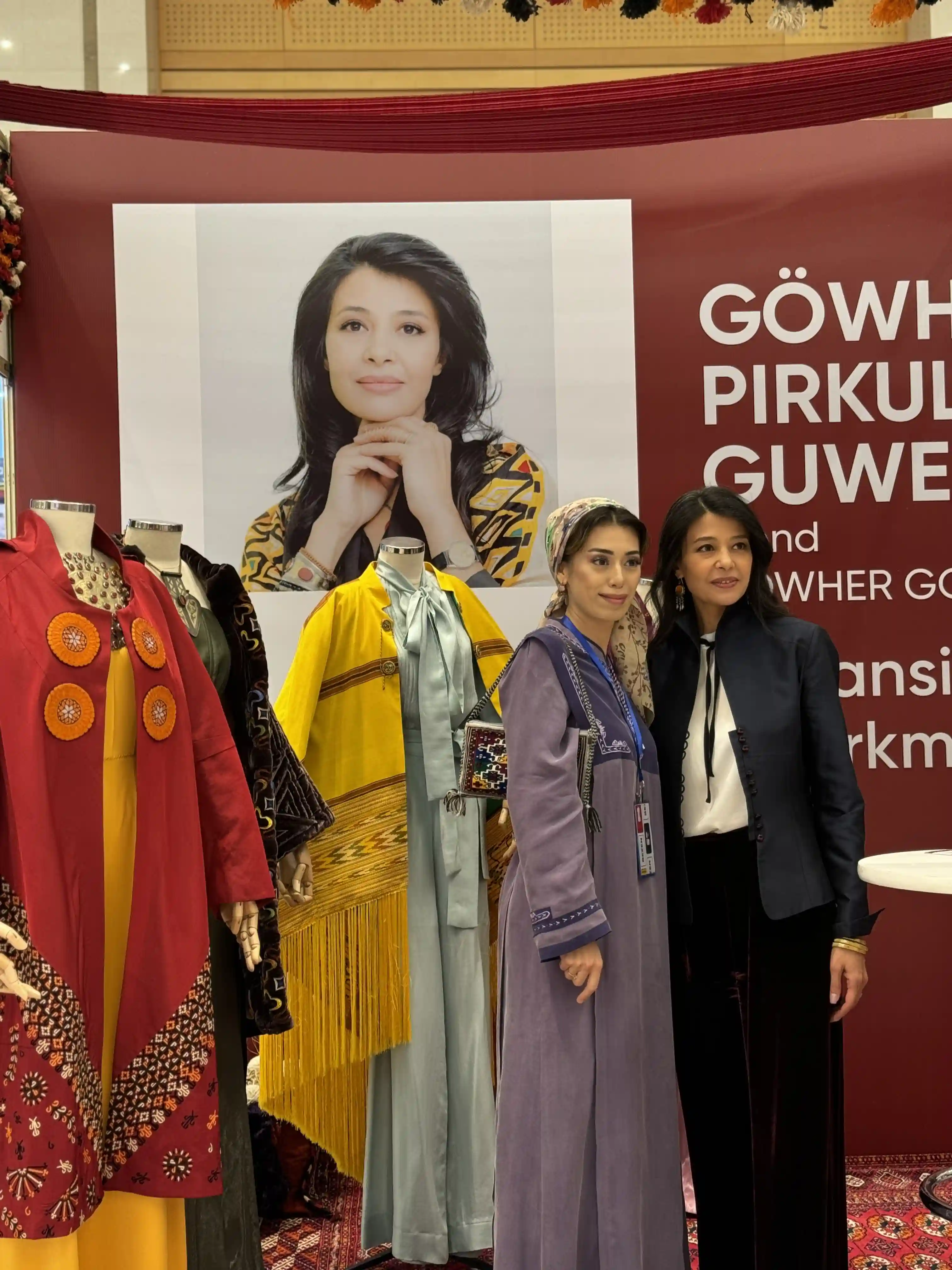 Türkmen fasonlar pombarh fasonlar Fasonlar 2025 fasonlar fason moda modalar Bezen bezen Türkmen fasonlar 2026 Türkmen fasonlar 2025 Türkmen fasonlar 2024 Türkmen fasonlar 2023 turkmenistan türkmenistan turkmen türkmen ashgabat  asgabat aşgabat balkan mary lebap dashoguz dasoguz daşoguz pombarh ponbarhat gulyupek gülýüpek stapel ştapel Gralan Çüýdeşen Abaýa Gadymy Krep Gurultaý 	Keteni Ýüpek Şifon Gipýur Lyon Welwet Atlas Kaşemir Streýç Suzana Ştapel Gülýüpek Pombarh Ýupka Gursakça Aksesuarlar Palto Penjek Okuw eşik Fata Sport eşik Uniforma Nakidka Öýme Şarf kompýuter ýaka ýaglyk Arenda köýnek 2nji el köýnek Taýyn köýnek Matalar Milli lybas milli lybaslar Toý köýnek Toý köýnekler toy koynek toy koynekler gundelik koynekler Gündelik	 
 köýnekler fata koynek Modern taze fason Eskiz koynektm turkmenkoynek türkmenkoynek fason moda moda fasonlar Iş eşik el iş	sada	ýakaly ýakasyz	keşdeli biserli	ýeňli giň nagyşly ýüregi açyk stoýka ýaka ýanly kombinasiýa 	zerli üsti aşak guşakly seçekli gysga ýeňli Ştapel, Keteni, Şantu Toý köýnek, Modern, Gündelik TürkmenTextile Expo 2025 17-25, 26-35 Gara, Gyzyl, Sary, Altyn, #4B2C75 yaz, tomus