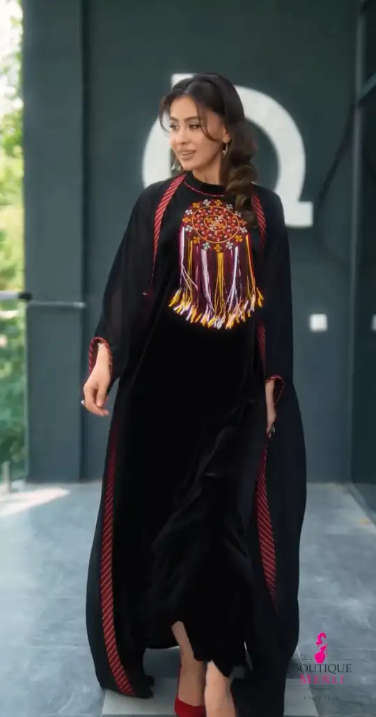 Türkmen fasonlar pombarh fasonlar Fasonlar 2025 fasonlar fason moda modalar Bezen bezen Türkmen fasonlar 2026 Türkmen fasonlar 2025 Türkmen fasonlar 2024 Türkmen fasonlar 2023 turkmenistan türkmenistan turkmen türkmen ashgabat  asgabat aşgabat balkan mary lebap dashoguz dasoguz daşoguz pombarh ponbarhat gulyupek gülýüpek stapel ştapel Gralan Çüýdeşen Abaýa Gadymy Krep Gurultaý 	Keteni Ýüpek Şifon Gipýur Lyon Welwet Atlas Kaşemir Streýç Suzana Ştapel Gülýüpek Pombarh Ýupka Gursakça Aksesuarlar Palto Penjek Okuw eşik Fata Sport eşik Uniforma Nakidka Öýme Şarf kompýuter ýaka ýaglyk Arenda köýnek 2nji el köýnek Taýyn köýnek Matalar Milli lybas milli lybaslar Toý köýnek Toý köýnekler toy koynek toy koynekler gundelik koynekler Gündelik	 
 köýnekler fata koynek Modern taze fason Eskiz koynektm turkmenkoynek türkmenkoynek fason moda moda fasonlar Iş eşik el iş	sada	ýakaly ýakasyz	keşdeli biserli	ýeňli giň nagyşly ýüregi açyk stoýka ýaka ýanly kombinasiýa 	zerli üsti aşak guşakly seçekli gysga ýeňli Panbarhat (Pombarh) Toý köýnek, Modern keşdeli, ýakasyz, gysga ýeňli, giň, nagyşly, seçekli 17-25, 26-35 Gara yaz, tomus, guyz