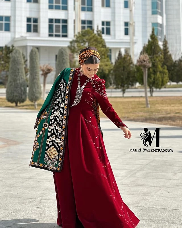 Türkmen fasonlar pombarh fasonlar Fasonlar 2025 fasonlar fason moda modalar Bezen bezen Türkmen fasonlar 2026 Türkmen fasonlar 2025 Türkmen fasonlar 2024 Türkmen fasonlar 2023 turkmenistan türkmenistan turkmen türkmen ashgabat  asgabat aşgabat balkan mary lebap dashoguz dasoguz daşoguz pombarh ponbarhat gulyupek gülýüpek stapel ştapel Gralan Çüýdeşen Abaýa Gadymy Krep Gurultaý 	Keteni Ýüpek Şifon Gipýur Lyon Welwet Atlas Kaşemir Streýç Suzana Ştapel Gülýüpek Pombarh Ýupka Gursakça Aksesuarlar Palto Penjek Okuw eşik Fata Sport eşik Uniforma Nakidka Öýme Şarf kompýuter ýaka ýaglyk Arenda köýnek 2nji el köýnek Taýyn köýnek Matalar Milli lybas milli lybaslar Toý köýnek Toý köýnekler toy koynek toy koynekler gundelik koynekler Gündelik	 
 köýnekler fata koynek Modern taze fason Eskiz koynektm turkmenkoynek türkmenkoynek fason moda moda fasonlar Iş eşik el iş	sada	ýakaly ýakasyz	keşdeli biserli	ýeňli giň nagyşly ýüregi açyk stoýka ýaka ýanly kombinasiýa 	zerli üsti aşak guşakly seçekli gysga ýeňli Panbarhat (Pombarh) Toý köýnek, Milli lybas el iş, keşdeli, ýakasyz, biserli, ýeňli, giň, kombinasiýa, nagyşly 26-35, 35+ Gyzyl gysh