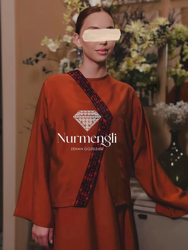 Türkmen fasonlar pombarh fasonlar Fasonlar 2025 fasonlar fason moda modalar Bezen bezen Türkmen fasonlar 2026 Türkmen fasonlar 2025 Türkmen fasonlar 2024 Türkmen fasonlar 2023 turkmenistan türkmenistan turkmen türkmen ashgabat  asgabat aşgabat balkan mary lebap dashoguz dasoguz daşoguz pombarh ponbarhat gulyupek gülýüpek stapel ştapel Gralan Çüýdeşen Abaýa Gadymy Krep Gurultaý 	Keteni Ýüpek Şifon Gipýur Lyon Welwet Atlas Kaşemir Streýç Suzana Ştapel Gülýüpek Pombarh Ýupka Gursakça Aksesuarlar Palto Penjek Okuw eşik Fata Sport eşik Uniforma Nakidka Öýme Şarf kompýuter ýaka ýaglyk Arenda köýnek 2nji el köýnek Taýyn köýnek Matalar Milli lybas milli lybaslar Toý köýnek Toý köýnekler toy koynek toy koynekler gundelik koynekler Gündelik	 
 köýnekler fata koynek Modern taze fason Eskiz koynektm turkmenkoynek türkmenkoynek fason moda moda fasonlar Iş eşik el iş	sada	ýakaly ýakasyz	keşdeli biserli	ýeňli giň nagyşly ýüregi açyk stoýka ýaka ýanly kombinasiýa 	zerli üsti aşak guşakly seçekli gysga ýeňli 