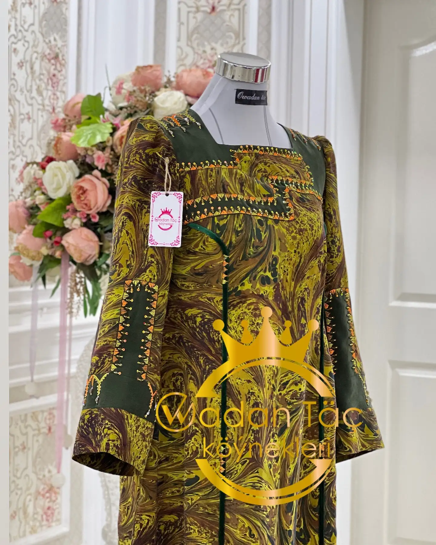 Türkmen fasonlar pombarh fasonlar Fasonlar 2025 fasonlar fason moda modalar Bezen bezen Türkmen fasonlar 2026 Türkmen fasonlar 2025 Türkmen fasonlar 2024 Türkmen fasonlar 2023 turkmenistan türkmenistan turkmen türkmen ashgabat  asgabat aşgabat balkan mary lebap dashoguz dasoguz daşoguz pombarh ponbarhat gulyupek gülýüpek stapel ştapel Gralan Çüýdeşen Abaýa Gadymy Krep Gurultaý 	Keteni Ýüpek Şifon Gipýur Lyon Welwet Atlas Kaşemir Streýç Suzana Ştapel Gülýüpek Pombarh Ýupka Gursakça Aksesuarlar Palto Penjek Okuw eşik Fata Sport eşik Uniforma Nakidka Öýme Şarf kompýuter ýaka ýaglyk Arenda köýnek 2nji el köýnek Taýyn köýnek Matalar Milli lybas milli lybaslar Toý köýnek Toý köýnekler toy koynek toy koynekler gundelik koynekler Gündelik	 
 köýnekler fata koynek Modern taze fason Eskiz koynektm turkmenkoynek türkmenkoynek fason moda moda fasonlar Iş eşik el iş	sada	ýakaly ýakasyz	keşdeli biserli	ýeňli giň nagyşly ýüregi açyk stoýka ýaka ýanly kombinasiýa 	zerli üsti aşak guşakly seçekli gysga ýeňli Panbarhat (Pombarh)  el iş, ýakasyz  Goýy-ýaşyl