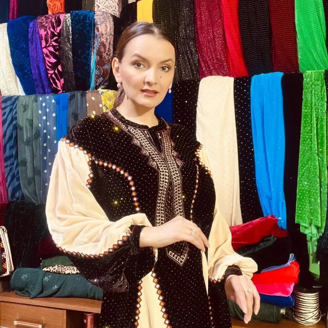 Türkmen fasonlar pombarh fasonlar Fasonlar 2025 fasonlar fason moda modalar Bezen bezen Türkmen fasonlar 2026 Türkmen fasonlar 2025 Türkmen fasonlar 2024 Türkmen fasonlar 2023 turkmenistan türkmenistan turkmen türkmen ashgabat  asgabat aşgabat balkan mary lebap dashoguz dasoguz daşoguz pombarh ponbarhat gulyupek gülýüpek stapel ştapel Gralan Çüýdeşen Abaýa Gadymy Krep Gurultaý 	Keteni Ýüpek Şifon Gipýur Lyon Welwet Atlas Kaşemir Streýç Suzana Ştapel Gülýüpek Pombarh Ýupka Gursakça Aksesuarlar Palto Penjek Okuw eşik Fata Sport eşik Uniforma Nakidka Öýme Şarf kompýuter ýaka ýaglyk Arenda köýnek 2nji el köýnek Taýyn köýnek Matalar Milli lybas milli lybaslar Toý köýnek Toý köýnekler toy koynek toy koynekler gundelik koynekler Gündelik	 
 köýnekler fata koynek Modern taze fason Eskiz koynektm turkmenkoynek türkmenkoynek fason moda moda fasonlar Iş eşik el iş	sada	ýakaly ýakasyz	keşdeli biserli	ýeňli giň nagyşly ýüregi açyk stoýka ýaka ýanly kombinasiýa 	zerli üsti aşak guşakly seçekli gysga ýeňli Toý köýnek el iş, ýakaly  Gara, Bežewyý