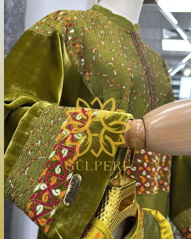 Türkmen fasonlar pombarh fasonlar Fasonlar 2025 fasonlar fason moda modalar Bezen bezen Türkmen fasonlar 2026 Türkmen fasonlar 2025 Türkmen fasonlar 2024 Türkmen fasonlar 2023 turkmenistan türkmenistan turkmen türkmen ashgabat  asgabat aşgabat balkan mary lebap dashoguz dasoguz daşoguz pombarh ponbarhat gulyupek gülýüpek stapel ştapel Gralan Çüýdeşen Abaýa Gadymy Krep Gurultaý 	Keteni Ýüpek Şifon Gipýur Lyon Welwet Atlas Kaşemir Streýç Suzana Ştapel Gülýüpek Pombarh Ýupka Gursakça Aksesuarlar Palto Penjek Okuw eşik Fata Sport eşik Uniforma Nakidka Öýme Şarf kompýuter ýaka ýaglyk Arenda köýnek 2nji el köýnek Taýyn köýnek Matalar Milli lybas milli lybaslar Toý köýnek Toý köýnekler toy koynek toy koynekler gundelik koynekler Gündelik	 
 köýnekler fata koynek Modern taze fason Eskiz koynektm turkmenkoynek türkmenkoynek fason moda moda fasonlar Iş eşik el iş	sada	ýakaly ýakasyz	keşdeli biserli	ýeňli giň nagyşly ýüregi açyk stoýka ýaka ýanly kombinasiýa 	zerli üsti aşak guşakly seçekli gysga ýeňli Panbarhat (Pombarh), Tulky Toý köýnek el iş, keşdeli, ýakaly, ýeňli, giň -12, 17-25, 26-35 Haki, Ýaşyl yaz, tomus, guyz, gysh