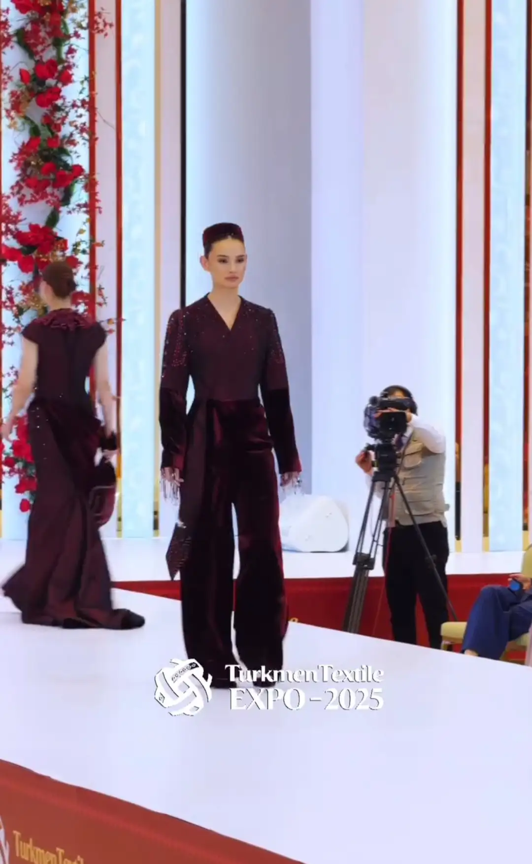 Türkmen fasonlar pombarh fasonlar Fasonlar 2025 fasonlar fason moda modalar Bezen bezen Türkmen fasonlar 2026 Türkmen fasonlar 2025 Türkmen fasonlar 2024 Türkmen fasonlar 2023 turkmenistan türkmenistan turkmen türkmen ashgabat  asgabat aşgabat balkan mary lebap dashoguz dasoguz daşoguz pombarh ponbarhat gulyupek gülýüpek stapel ştapel Gralan Çüýdeşen Abaýa Gadymy Krep Gurultaý 	Keteni Ýüpek Şifon Gipýur Lyon Welwet Atlas Kaşemir Streýç Suzana Ştapel Gülýüpek Pombarh Ýupka Gursakça Aksesuarlar Palto Penjek Okuw eşik Fata Sport eşik Uniforma Nakidka Öýme Şarf kompýuter ýaka ýaglyk Arenda köýnek 2nji el köýnek Taýyn köýnek Matalar Milli lybas milli lybaslar Toý köýnek Toý köýnekler toy koynek toy koynekler gundelik koynekler Gündelik	 
 köýnekler fata koynek Modern taze fason Eskiz koynektm turkmenkoynek türkmenkoynek fason moda moda fasonlar Iş eşik el iş	sada	ýakaly ýakasyz	keşdeli biserli	ýeňli giň nagyşly ýüregi açyk stoýka ýaka ýanly kombinasiýa 	zerli üsti aşak guşakly seçekli gysga ýeňli Panbarhat (Pombarh) Modern TürkmenTextile Expo 2025 17-25, 26-35 Goýy-gyzyl yaz, tomus, guyz