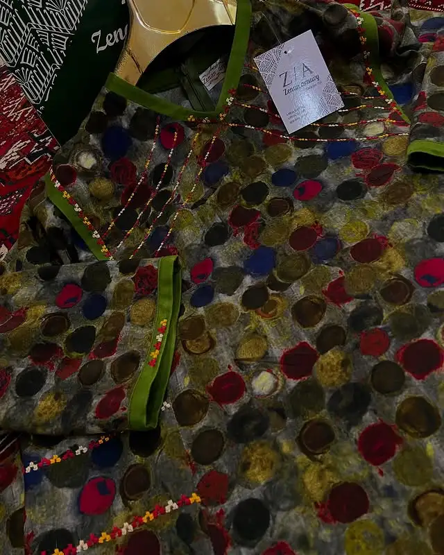 Türkmen fasonlar pombarh fasonlar Fasonlar 2025 fasonlar fason moda modalar Bezen bezen Türkmen fasonlar 2026 Türkmen fasonlar 2025 Türkmen fasonlar 2024 Türkmen fasonlar 2023 turkmenistan türkmenistan turkmen türkmen ashgabat  asgabat aşgabat balkan mary lebap dashoguz dasoguz daşoguz pombarh ponbarhat gulyupek gülýüpek stapel ştapel Gralan Çüýdeşen Abaýa Gadymy Krep Gurultaý 	Keteni Ýüpek Şifon Gipýur Lyon Welwet Atlas Kaşemir Streýç Suzana Ştapel Gülýüpek Pombarh Ýupka Gursakça Aksesuarlar Palto Penjek Okuw eşik Fata Sport eşik Uniforma Nakidka Öýme Şarf kompýuter ýaka ýaglyk Arenda köýnek 2nji el köýnek Taýyn köýnek Matalar Milli lybas milli lybaslar Toý köýnek Toý köýnekler toy koynek toy koynekler gundelik koynekler Gündelik	 
 köýnekler fata koynek Modern taze fason Eskiz koynektm turkmenkoynek türkmenkoynek fason moda moda fasonlar Iş eşik el iş	sada	ýakaly ýakasyz	keşdeli biserli	ýeňli giň nagyşly ýüregi açyk stoýka ýaka ýanly kombinasiýa 	zerli üsti aşak guşakly seçekli gysga ýeňli Ştapel Gündelik el iş, ýakasyz, ýanly, ýeňli, giň 35+  tomus