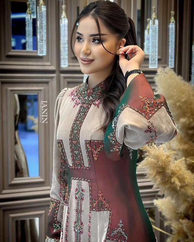 Türkmen fasonlar pombarh fasonlar Fasonlar 2025 fasonlar fason moda modalar Bezen bezen Türkmen fasonlar 2026 Türkmen fasonlar 2025 Türkmen fasonlar 2024 Türkmen fasonlar 2023 turkmenistan türkmenistan turkmen türkmen ashgabat  asgabat aşgabat balkan mary lebap dashoguz dasoguz daşoguz pombarh ponbarhat gulyupek gülýüpek stapel ştapel Gralan Çüýdeşen Abaýa Gadymy Krep Gurultaý 	Keteni Ýüpek Şifon Gipýur Lyon Welwet Atlas Kaşemir Streýç Suzana Ştapel Gülýüpek Pombarh Ýupka Gursakça Aksesuarlar Palto Penjek Okuw eşik Fata Sport eşik Uniforma Nakidka Öýme Şarf kompýuter ýaka ýaglyk Arenda köýnek 2nji el köýnek Taýyn köýnek Matalar Milli lybas milli lybaslar Toý köýnek Toý köýnekler toy koynek toy koynekler gundelik koynekler Gündelik	 
 köýnekler fata koynek Modern taze fason Eskiz koynektm turkmenkoynek türkmenkoynek fason moda moda fasonlar Iş eşik el iş	sada	ýakaly ýakasyz	keşdeli biserli	ýeňli giň nagyşly ýüregi açyk stoýka ýaka ýanly kombinasiýa 	zerli üsti aşak guşakly seçekli gysga ýeňli Toý köýnek el iş, keşdeli, ýakaly, biserli, ýeňli, kombinasiýa 17-25, 26-35 Bežewyý, Goýy-gyzyl