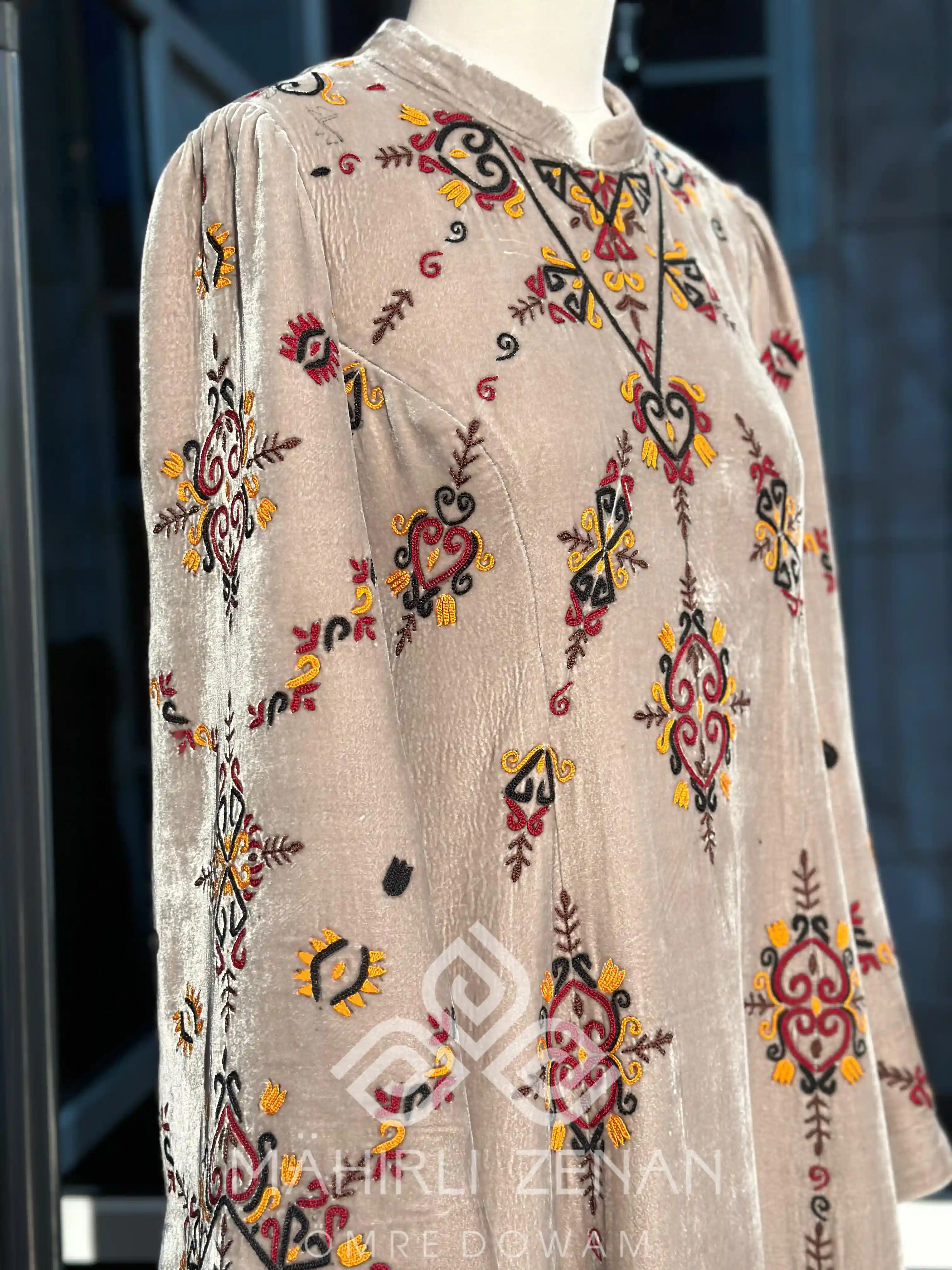 Türkmen fasonlar pombarh fasonlar Fasonlar 2025 fasonlar fason moda modalar Bezen bezen Türkmen fasonlar 2026 Türkmen fasonlar 2025 Türkmen fasonlar 2024 Türkmen fasonlar 2023 turkmenistan türkmenistan turkmen türkmen ashgabat  asgabat aşgabat balkan mary lebap dashoguz dasoguz daşoguz pombarh ponbarhat gulyupek gülýüpek stapel ştapel Gralan Çüýdeşen Abaýa Gadymy Krep Gurultaý 	Keteni Ýüpek Şifon Gipýur Lyon Welwet Atlas Kaşemir Streýç Suzana Ştapel Gülýüpek Pombarh Ýupka Gursakça Aksesuarlar Palto Penjek Okuw eşik Fata Sport eşik Uniforma Nakidka Öýme Şarf kompýuter ýaka ýaglyk Arenda köýnek 2nji el köýnek Taýyn köýnek Matalar Milli lybas milli lybaslar Toý köýnek Toý köýnekler toy koynek toy koynekler gundelik koynekler Gündelik	 
 köýnekler fata koynek Modern taze fason Eskiz koynektm turkmenkoynek türkmenkoynek fason moda moda fasonlar Iş eşik el iş	sada	ýakaly ýakasyz	keşdeli biserli	ýeňli giň nagyşly ýüregi açyk stoýka ýaka ýanly kombinasiýa 	zerli üsti aşak guşakly seçekli gysga ýeňli Panbarhat (Pombarh) Toý köýnek el iş, sada  Gara, Bežewyý, Gyzyl, Sary