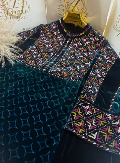 Türkmen fasonlar pombarh fasonlar Fasonlar 2025 fasonlar fason moda modalar Bezen bezen Türkmen fasonlar 2026 Türkmen fasonlar 2025 Türkmen fasonlar 2024 Türkmen fasonlar 2023 turkmenistan türkmenistan turkmen türkmen ashgabat  asgabat aşgabat balkan mary lebap dashoguz dasoguz daşoguz pombarh ponbarhat gulyupek gülýüpek stapel ştapel Gralan Çüýdeşen Abaýa Gadymy Krep Gurultaý 	Keteni Ýüpek Şifon Gipýur Lyon Welwet Atlas Kaşemir Streýç Suzana Ştapel Gülýüpek Pombarh Ýupka Gursakça Aksesuarlar Palto Penjek Okuw eşik Fata Sport eşik Uniforma Nakidka Öýme Şarf kompýuter ýaka ýaglyk Arenda köýnek 2nji el köýnek Taýyn köýnek Matalar Milli lybas milli lybaslar Toý köýnek Toý köýnekler toy koynek toy koynekler gundelik koynekler Gündelik	 
 köýnekler fata koynek Modern taze fason Eskiz koynektm turkmenkoynek türkmenkoynek fason moda moda fasonlar Iş eşik el iş	sada	ýakaly ýakasyz	keşdeli biserli	ýeňli giň nagyşly ýüregi açyk stoýka ýaka ýanly kombinasiýa 	zerli üsti aşak guşakly seçekli gysga ýeňli 