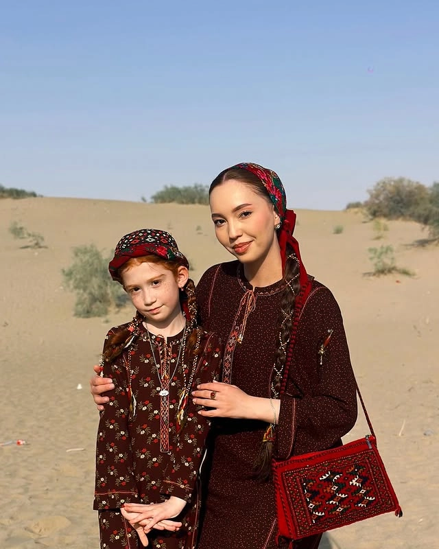 Türkmen fasonlar pombarh fasonlar Fasonlar 2025 fasonlar fason moda modalar Bezen bezen Türkmen fasonlar 2026 Türkmen fasonlar 2025 Türkmen fasonlar 2024 Türkmen fasonlar 2023 turkmenistan türkmenistan turkmen türkmen ashgabat  asgabat aşgabat balkan mary lebap dashoguz dasoguz daşoguz pombarh ponbarhat gulyupek gülýüpek stapel ştapel Gralan Çüýdeşen Abaýa Gadymy Krep Gurultaý 	Keteni Ýüpek Şifon Gipýur Lyon Welwet Atlas Kaşemir Streýç Suzana Ştapel Gülýüpek Pombarh Ýupka Gursakça Aksesuarlar Palto Penjek Okuw eşik Fata Sport eşik Uniforma Nakidka Öýme Şarf kompýuter ýaka ýaglyk Arenda köýnek 2nji el köýnek Taýyn köýnek Matalar Milli lybas milli lybaslar Toý köýnek Toý köýnekler toy koynek toy koynekler gundelik koynekler Gündelik	 
 köýnekler fata koynek Modern taze fason Eskiz koynektm turkmenkoynek türkmenkoynek fason moda moda fasonlar Iş eşik el iş	sada	ýakaly ýakasyz	keşdeli biserli	ýeňli giň nagyşly ýüregi açyk stoýka ýaka ýanly kombinasiýa 	zerli üsti aşak guşakly seçekli gysga ýeňli Ştapel Milli lybas ýakaly, ýeňli, giň 12-16, 17-25, 26-35 Goňur, Goýy-goňur tomus, guyz