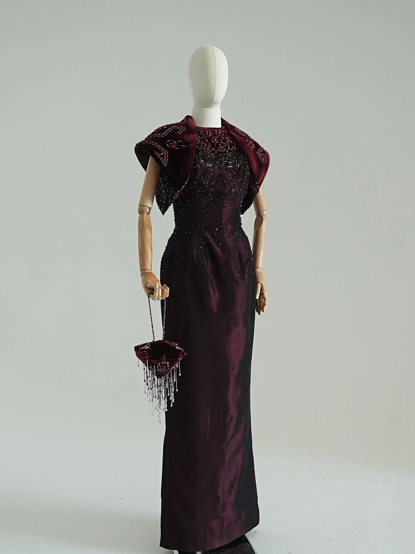 Türkmen fasonlar pombarh fasonlar Fasonlar 2025 fasonlar fason moda modalar Bezen bezen Türkmen fasonlar 2026 Türkmen fasonlar 2025 Türkmen fasonlar 2024 Türkmen fasonlar 2023 turkmenistan türkmenistan turkmen türkmen ashgabat  asgabat aşgabat balkan mary lebap dashoguz dasoguz daşoguz pombarh ponbarhat gulyupek gülýüpek stapel ştapel Gralan Çüýdeşen Abaýa Gadymy Krep Gurultaý 	Keteni Ýüpek Şifon Gipýur Lyon Welwet Atlas Kaşemir Streýç Suzana Ştapel Gülýüpek Pombarh Ýupka Gursakça Aksesuarlar Palto Penjek Okuw eşik Fata Sport eşik Uniforma Nakidka Öýme Şarf kompýuter ýaka ýaglyk Arenda köýnek 2nji el köýnek Taýyn köýnek Matalar Milli lybas milli lybaslar Toý köýnek Toý köýnekler toy koynek toy koynekler gundelik koynekler Gündelik	 
 köýnekler fata koynek Modern taze fason Eskiz koynektm turkmenkoynek türkmenkoynek fason moda moda fasonlar Iş eşik el iş	sada	ýakaly ýakasyz	keşdeli biserli	ýeňli giň nagyşly ýüregi açyk stoýka ýaka ýanly kombinasiýa 	zerli üsti aşak guşakly seçekli gysga ýeňli Panbarhat (Pombarh) Toý köýnek, Modern el iş, ýakasyz, biserli, gysga ýeňli 17-25, 26-35 Goýy-gyzyl yaz, tomus, guyz Taýyn köýnek