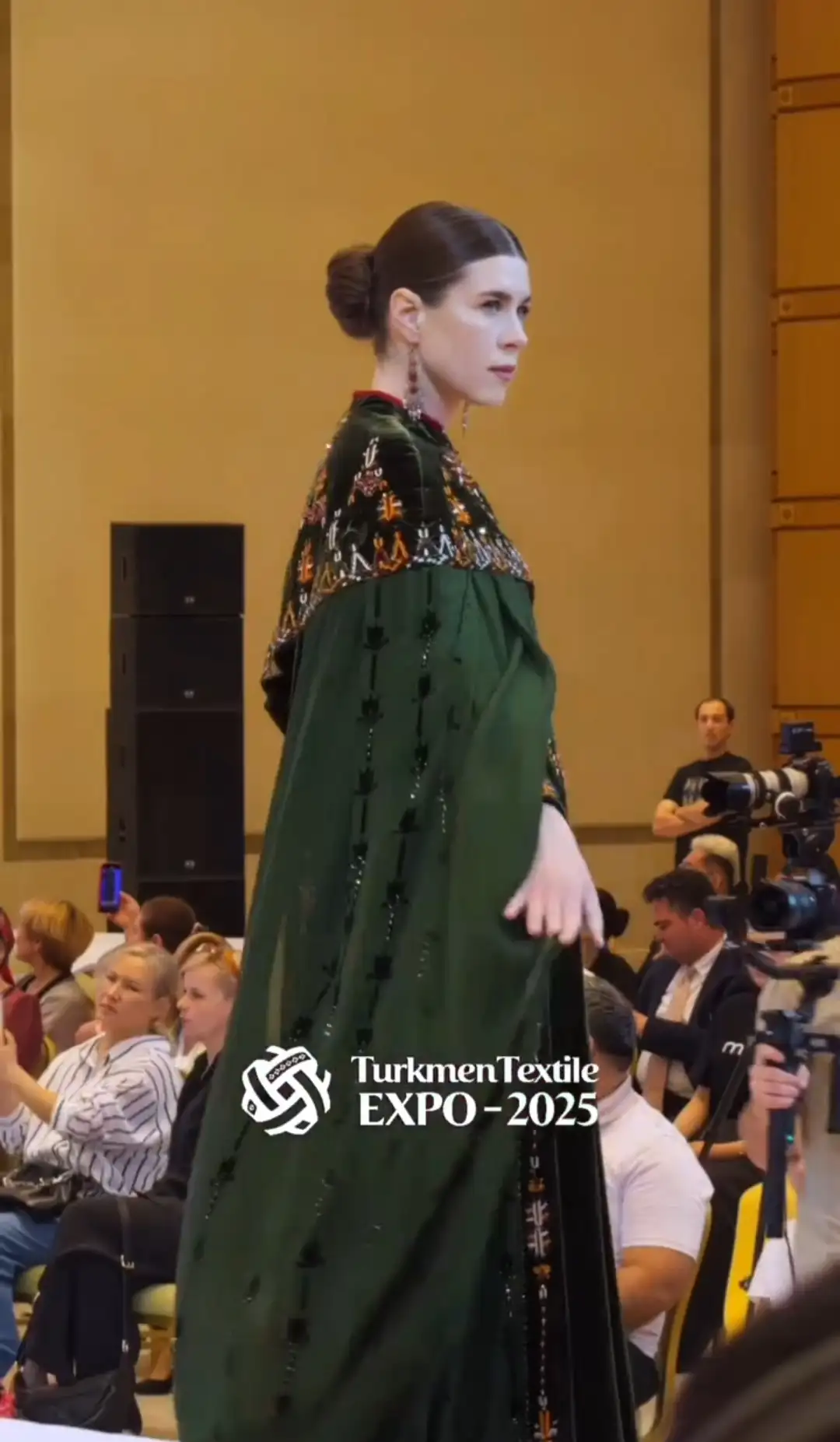 Türkmen fasonlar pombarh fasonlar Fasonlar 2025 fasonlar fason moda modalar Bezen bezen Türkmen fasonlar 2026 Türkmen fasonlar 2025 Türkmen fasonlar 2024 Türkmen fasonlar 2023 turkmenistan türkmenistan turkmen türkmen ashgabat  asgabat aşgabat balkan mary lebap dashoguz dasoguz daşoguz pombarh ponbarhat gulyupek gülýüpek stapel ştapel Gralan Çüýdeşen Abaýa Gadymy Krep Gurultaý 	Keteni Ýüpek Şifon Gipýur Lyon Welwet Atlas Kaşemir Streýç Suzana Ştapel Gülýüpek Pombarh Ýupka Gursakça Aksesuarlar Palto Penjek Okuw eşik Fata Sport eşik Uniforma Nakidka Öýme Şarf kompýuter ýaka ýaglyk Arenda köýnek 2nji el köýnek Taýyn köýnek Matalar Milli lybas milli lybaslar Toý köýnek Toý köýnekler toy koynek toy koynekler gundelik koynekler Gündelik	 
 köýnekler fata koynek Modern taze fason Eskiz koynektm turkmenkoynek türkmenkoynek fason moda moda fasonlar Iş eşik el iş	sada	ýakaly ýakasyz	keşdeli biserli	ýeňli giň nagyşly ýüregi açyk stoýka ýaka ýanly kombinasiýa 	zerli üsti aşak guşakly seçekli gysga ýeňli Panbarhat (Pombarh) Modern TürkmenTextile Expo 2025 17-25, 26-35 Goýy-ýaşyl yaz, guyz