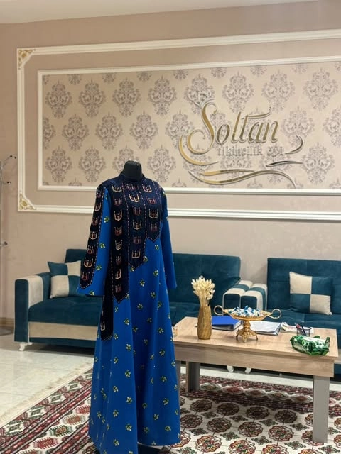 Türkmen fasonlar pombarh fasonlar Fasonlar 2025 fasonlar fason moda modalar Bezen bezen Türkmen fasonlar 2026 Türkmen fasonlar 2025 Türkmen fasonlar 2024 Türkmen fasonlar 2023 turkmenistan türkmenistan turkmen türkmen ashgabat  asgabat aşgabat balkan mary lebap dashoguz dasoguz daşoguz pombarh ponbarhat gulyupek gülýüpek stapel ştapel Gralan Çüýdeşen Abaýa Gadymy Krep Gurultaý 	Keteni Ýüpek Şifon Gipýur Lyon Welwet Atlas Kaşemir Streýç Suzana Ştapel Gülýüpek Pombarh Ýupka Gursakça Aksesuarlar Palto Penjek Okuw eşik Fata Sport eşik Uniforma Nakidka Öýme Şarf kompýuter ýaka ýaglyk Arenda köýnek 2nji el köýnek Taýyn köýnek Matalar Milli lybas milli lybaslar Toý köýnek Toý köýnekler toy koynek toy koynekler gundelik koynekler Gündelik	 
 köýnekler fata koynek Modern taze fason Eskiz koynektm turkmenkoynek türkmenkoynek fason moda moda fasonlar Iş eşik el iş	sada	ýakaly ýakasyz	keşdeli biserli	ýeňli giň nagyşly ýüregi açyk stoýka ýaka ýanly kombinasiýa 	zerli üsti aşak guşakly seçekli gysga ýeňli Toý köýnek biserli  Goýy-gök