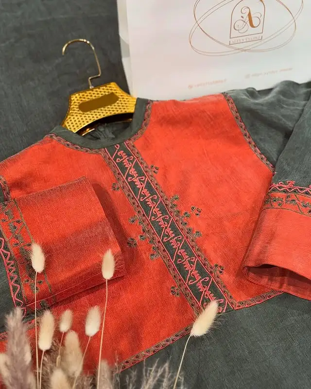 Türkmen fasonlar pombarh fasonlar Fasonlar 2025 fasonlar fason moda modalar Bezen bezen Türkmen fasonlar 2026 Türkmen fasonlar 2025 Türkmen fasonlar 2024 Türkmen fasonlar 2023 turkmenistan türkmenistan turkmen türkmen ashgabat  asgabat aşgabat balkan mary lebap dashoguz dasoguz daşoguz pombarh ponbarhat gulyupek gülýüpek stapel ştapel Gralan Çüýdeşen Abaýa Gadymy Krep Gurultaý 	Keteni Ýüpek Şifon Gipýur Lyon Welwet Atlas Kaşemir Streýç Suzana Ştapel Gülýüpek Pombarh Ýupka Gursakça Aksesuarlar Palto Penjek Okuw eşik Fata Sport eşik Uniforma Nakidka Öýme Şarf kompýuter ýaka ýaglyk Arenda köýnek 2nji el köýnek Taýyn köýnek Matalar Milli lybas milli lybaslar Toý köýnek Toý köýnekler toy koynek toy koynekler gundelik koynekler Gündelik	 
 köýnekler fata koynek Modern taze fason Eskiz koynektm turkmenkoynek türkmenkoynek fason moda moda fasonlar Iş eşik el iş	sada	ýakaly ýakasyz	keşdeli biserli	ýeňli giň nagyşly ýüregi açyk stoýka ýaka ýanly kombinasiýa 	zerli üsti aşak guşakly seçekli gysga ýeňli Ýüpek, Gülýüpek Milli lybas el iş, keşdeli, ýakaly, ýeňli, giň, nagyşly 26-35 Mämişi yaz, tomus