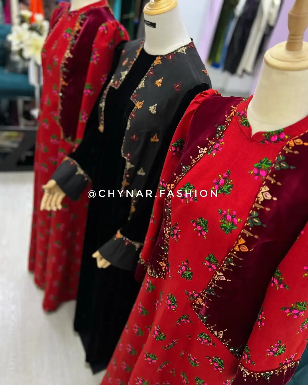 Türkmen fasonlar pombarh fasonlar Fasonlar 2025 fasonlar fason moda modalar Bezen bezen Türkmen fasonlar 2026 Türkmen fasonlar 2025 Türkmen fasonlar 2024 Türkmen fasonlar 2023 turkmenistan türkmenistan turkmen türkmen ashgabat  asgabat aşgabat balkan mary lebap dashoguz dasoguz daşoguz pombarh ponbarhat gulyupek gülýüpek stapel ştapel Gralan Çüýdeşen Abaýa Gadymy Krep Gurultaý 	Keteni Ýüpek Şifon Gipýur Lyon Welwet Atlas Kaşemir Streýç Suzana Ştapel Gülýüpek Pombarh Ýupka Gursakça Aksesuarlar Palto Penjek Okuw eşik Fata Sport eşik Uniforma Nakidka Öýme Şarf kompýuter ýaka ýaglyk Arenda köýnek 2nji el köýnek Taýyn köýnek Matalar Milli lybas milli lybaslar Toý köýnek Toý köýnekler toy koynek toy koynekler gundelik koynekler Gündelik	 
 köýnekler fata koynek Modern taze fason Eskiz koynektm turkmenkoynek türkmenkoynek fason moda moda fasonlar Iş eşik el iş	sada	ýakaly ýakasyz	keşdeli biserli	ýeňli giň nagyşly ýüregi açyk stoýka ýaka ýanly kombinasiýa 	zerli üsti aşak guşakly seçekli gysga ýeňli Panbarhat (Pombarh) Toý köýnek, Gündelik el iş, keşdeli, sada, ýakaly, ýeňli, giň 17-25, 26-35 Gara, Gyzyl