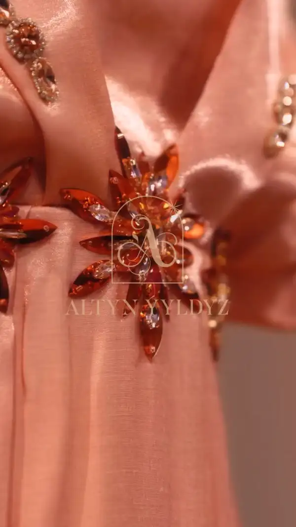 Türkmen fasonlar pombarh fasonlar Fasonlar 2025 fasonlar fason moda modalar Bezen bezen Türkmen fasonlar 2026 Türkmen fasonlar 2025 Türkmen fasonlar 2024 Türkmen fasonlar 2023 turkmenistan türkmenistan turkmen türkmen ashgabat  asgabat aşgabat balkan mary lebap dashoguz dasoguz daşoguz pombarh ponbarhat gulyupek gülýüpek stapel ştapel Gralan Çüýdeşen Abaýa Gadymy Krep Gurultaý 	Keteni Ýüpek Şifon Gipýur Lyon Welwet Atlas Kaşemir Streýç Suzana Ştapel Gülýüpek Pombarh Ýupka Gursakça Aksesuarlar Palto Penjek Okuw eşik Fata Sport eşik Uniforma Nakidka Öýme Şarf kompýuter ýaka ýaglyk Arenda köýnek 2nji el köýnek Taýyn köýnek Matalar Milli lybas milli lybaslar Toý köýnek Toý köýnekler toy koynek toy koynekler gundelik koynekler Gündelik	 
 köýnekler fata koynek Modern taze fason Eskiz koynektm turkmenkoynek türkmenkoynek fason moda moda fasonlar Iş eşik el iş	sada	ýakaly ýakasyz	keşdeli biserli	ýeňli giň nagyşly ýüregi açyk stoýka ýaka ýanly kombinasiýa 	zerli üsti aşak guşakly seçekli gysga ýeňli Toý köýnek el iş, ýakasyz, gysga ýeňli, giň 17-25, 26-35, 35+ Gülgüne tomus, guyz