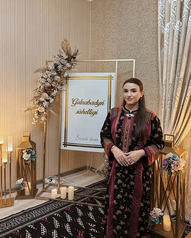 Türkmen fasonlar pombarh fasonlar Fasonlar 2025 fasonlar fason moda modalar Bezen bezen Türkmen fasonlar 2026 Türkmen fasonlar 2025 Türkmen fasonlar 2024 Türkmen fasonlar 2023 turkmenistan türkmenistan turkmen türkmen ashgabat  asgabat aşgabat balkan mary lebap dashoguz dasoguz daşoguz pombarh ponbarhat gulyupek gülýüpek stapel ştapel Gralan Çüýdeşen Abaýa Gadymy Krep Gurultaý 	Keteni Ýüpek Şifon Gipýur Lyon Welwet Atlas Kaşemir Streýç Suzana Ştapel Gülýüpek Pombarh Ýupka Gursakça Aksesuarlar Palto Penjek Okuw eşik Fata Sport eşik Uniforma Nakidka Öýme Şarf kompýuter ýaka ýaglyk Arenda köýnek 2nji el köýnek Taýyn köýnek Matalar Milli lybas milli lybaslar Toý köýnek Toý köýnekler toy koynek toy koynekler gundelik koynekler Gündelik	 
 köýnekler fata koynek Modern taze fason Eskiz koynektm turkmenkoynek türkmenkoynek fason moda moda fasonlar Iş eşik el iş	sada	ýakaly ýakasyz	keşdeli biserli	ýeňli giň nagyşly ýüregi açyk stoýka ýaka ýanly kombinasiýa 	zerli üsti aşak guşakly seçekli gysga ýeňli Ştapel, Gülýüpek Gündelik el iş, sada, ýakaly, ýeňli, giň 17-25, 26-35 Gara, Goýy-gyzyl tomus, guyz